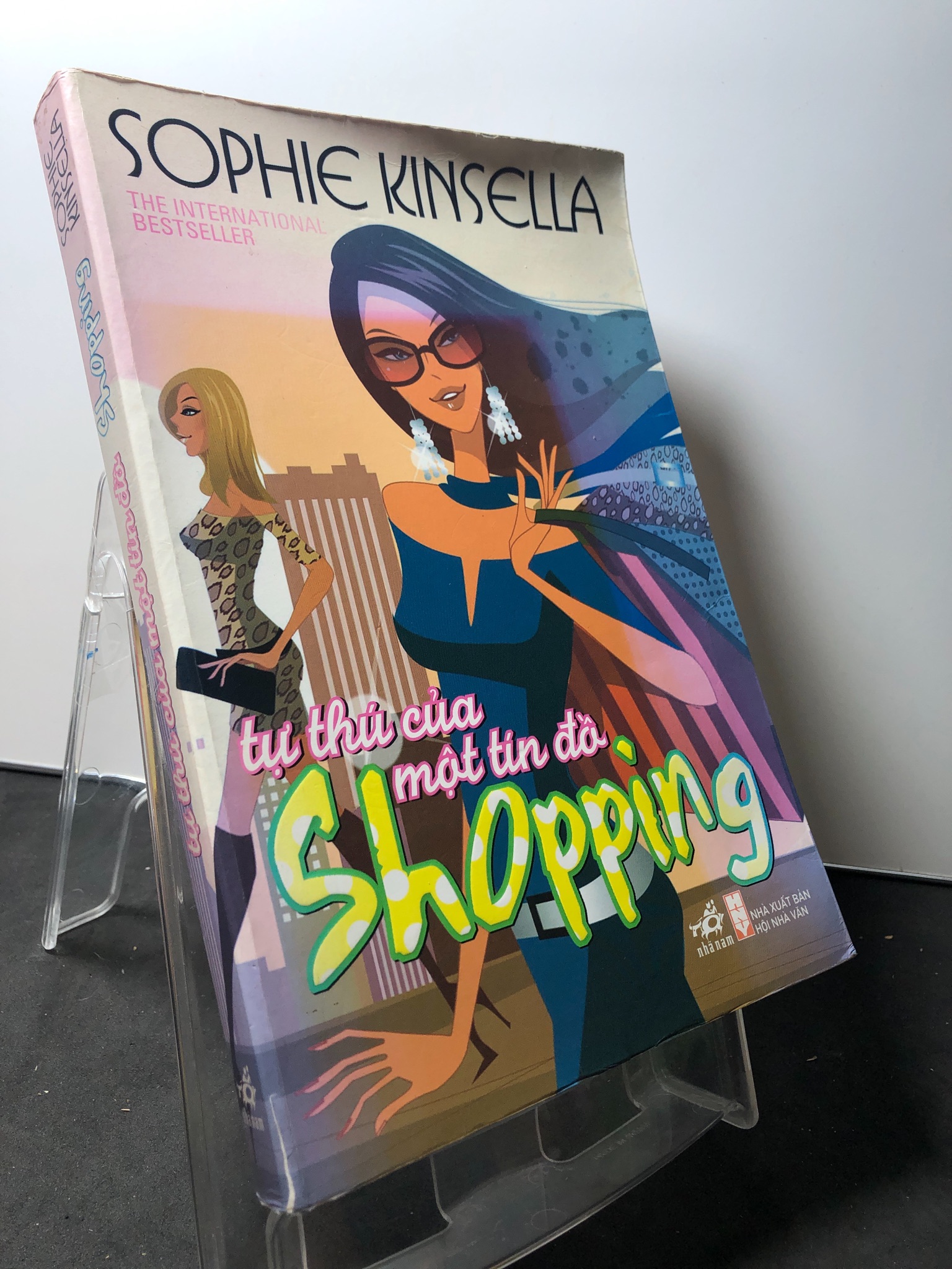 Tự thú của một tín đồ shopping 2008 mới 80% ố bẩn nhẹ Sophie Kinsella 1309 (SL có thể đặt: 1 Cuốn) - SÁCH ĐẠI HỌC
