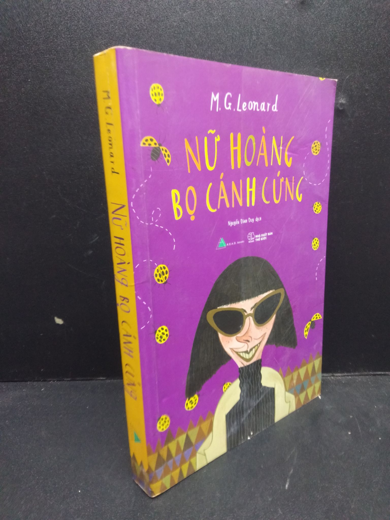 Nữ hoàng bọ cánh cứng năm 2017 mới 80%, ố vàng 2902 văn học (SL có thể đặt: 1 Cuốn) - SÁCH ĐẠI HỌC