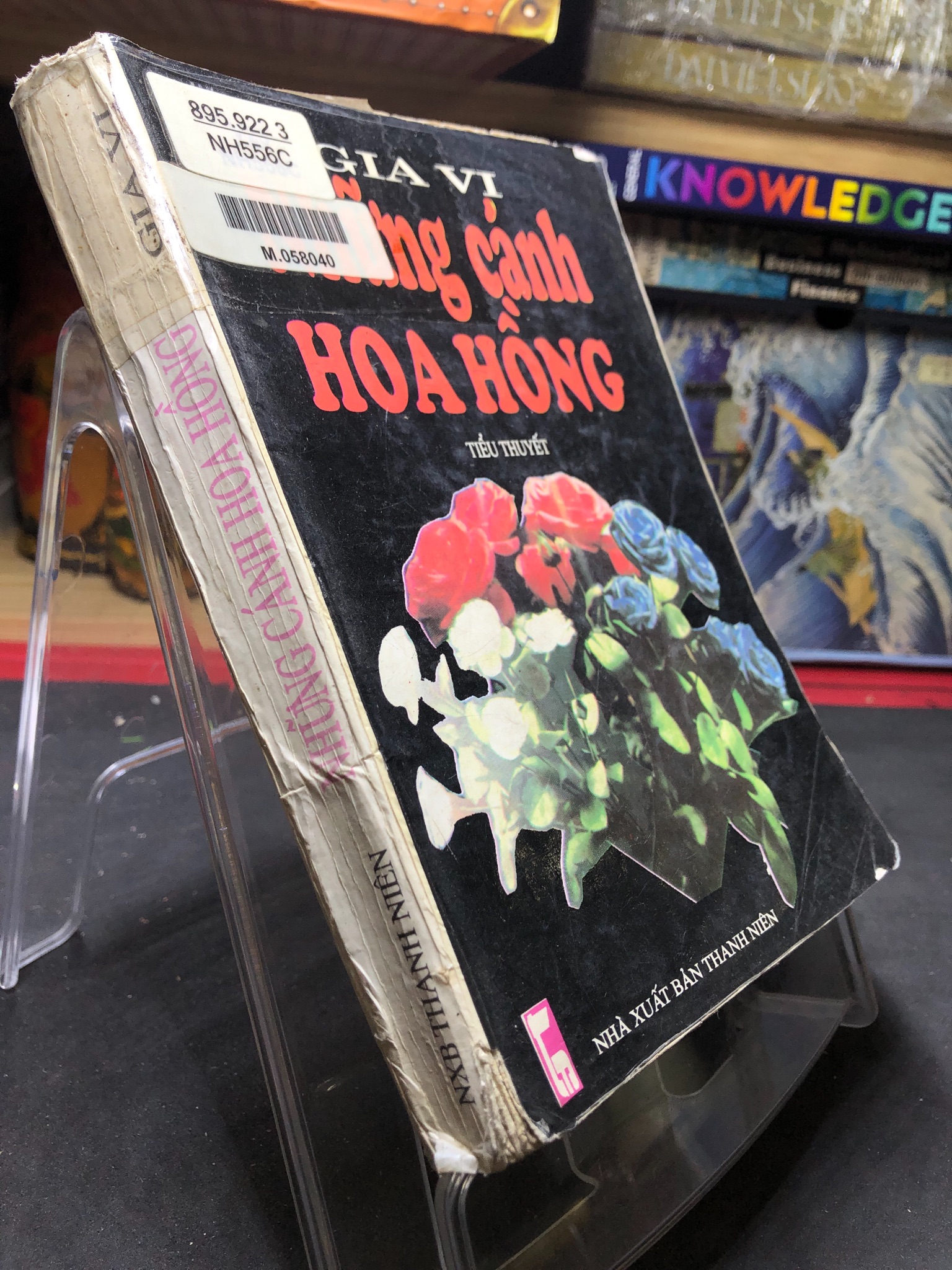 Những Cánh Hoa Hồng mới 60% ố vàng, mục nhẹ 1998 Gia Vi 0906 (SL có thể đặt: 2 Cuốn) - SÁCH ĐẠI HỌC