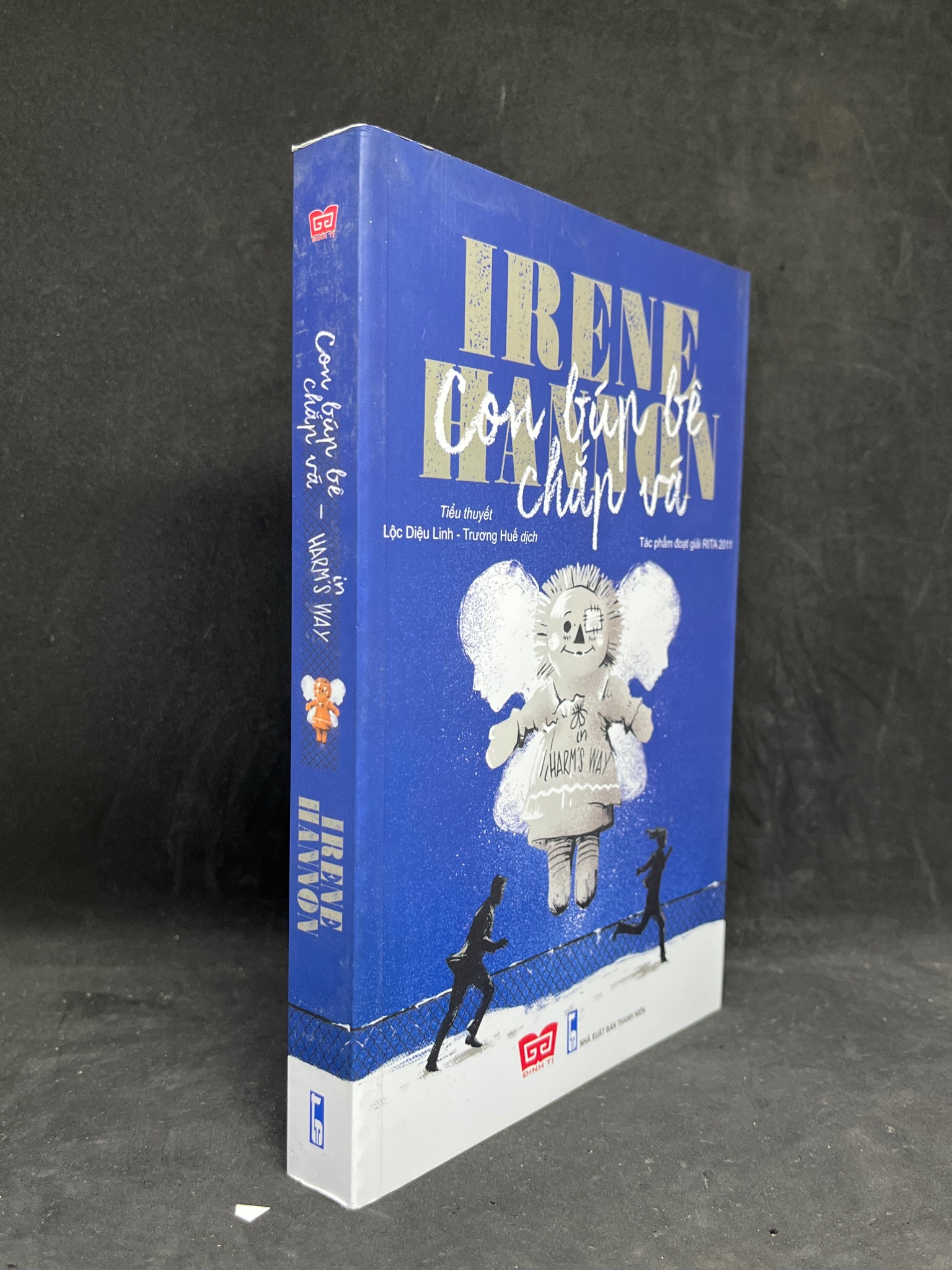 Con Búp Bê Chắp Vá - Irene Hannon new 90% 0806 (SL có thể đặt: 1 Cuốn) - SÁCH ĐẠI HỌC