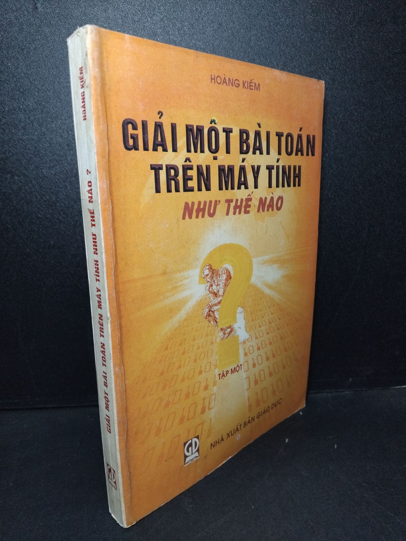 Giải một bài toán trên máy tính như thế nào ? mới 80% ố 2000 Hoàng Kiếm 2103 Sách chuyên môn (SL có thể đặt: 1 Cuốn) - SÁCH ĐẠI HỌC