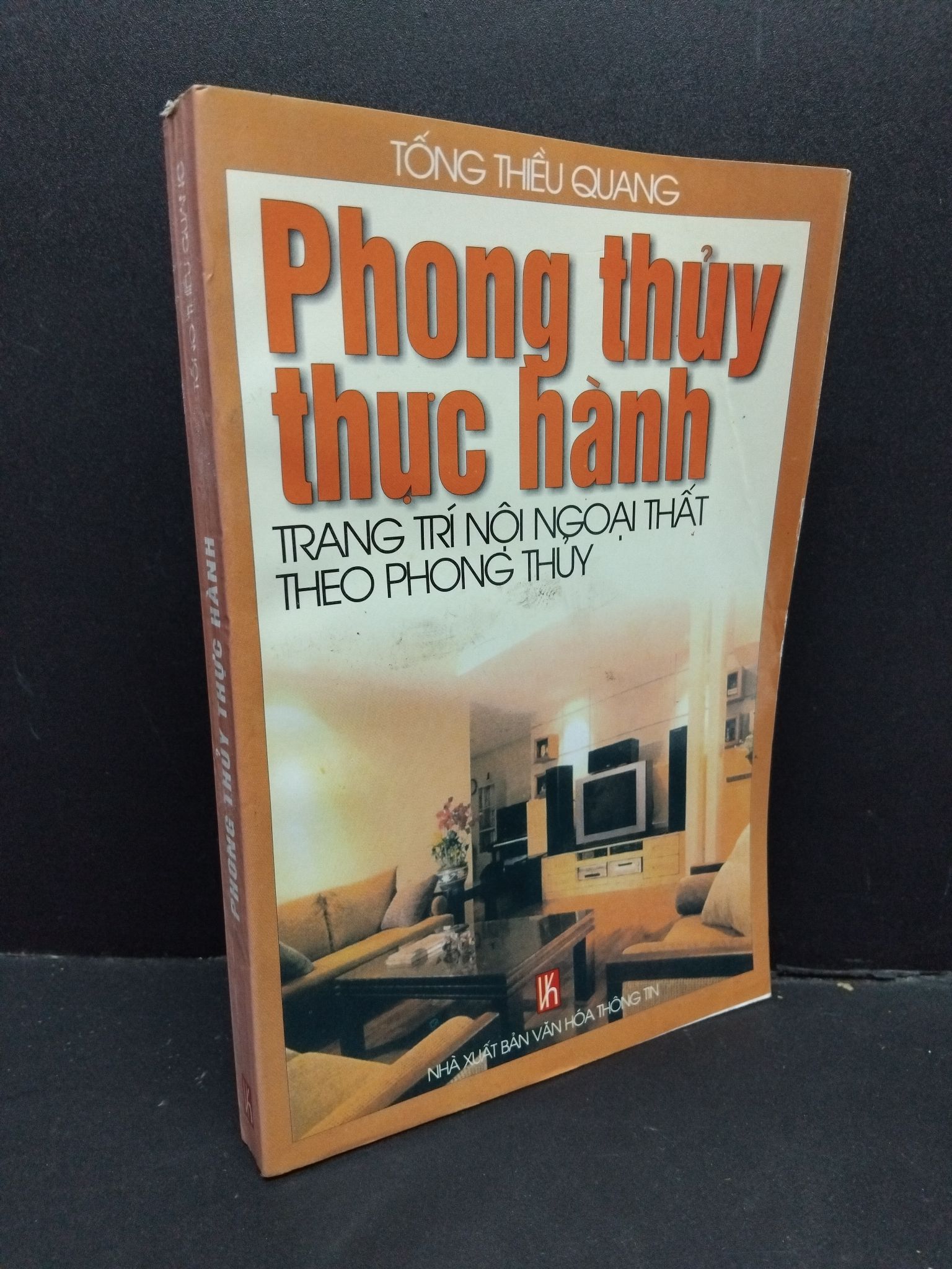 Phong thủy thực hành trang trí nội ngoại thất theo phong thủy mới 90% bẩn bìa, ố nhẹ, gấp bìa 2002 1710 Tống Thiều Quang Sách phong thủy, kinh dịch (SL có thể đặt: 1 Cuốn) - SÁCH ĐẠI HỌC