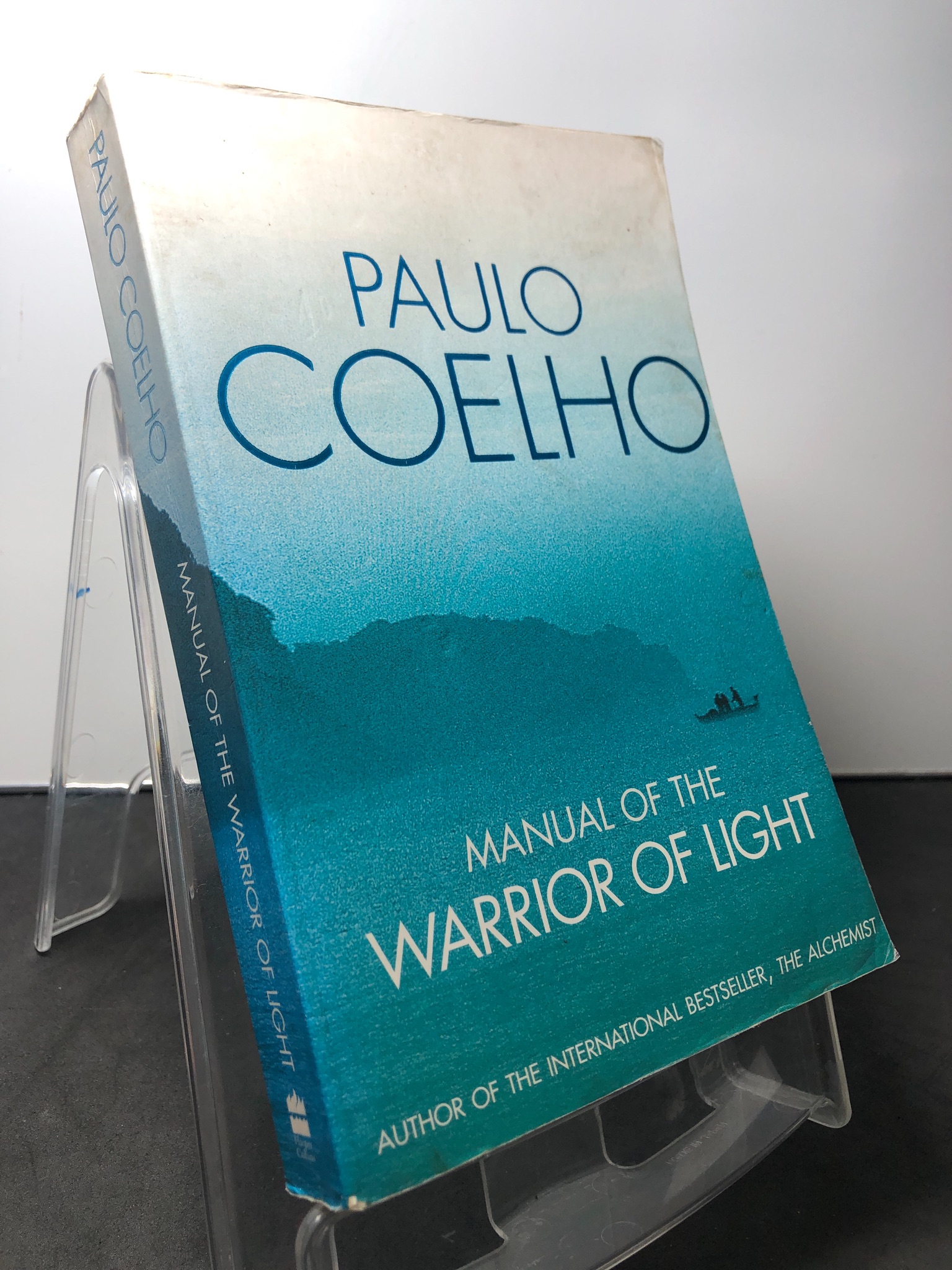 Manual of the worrior of light mới 80% ố nhẹ Paulo Coelho 1408 Sách ngoại văn (SL có thể đặt: 1 Cuốn) - SÁCH ĐẠI HỌC