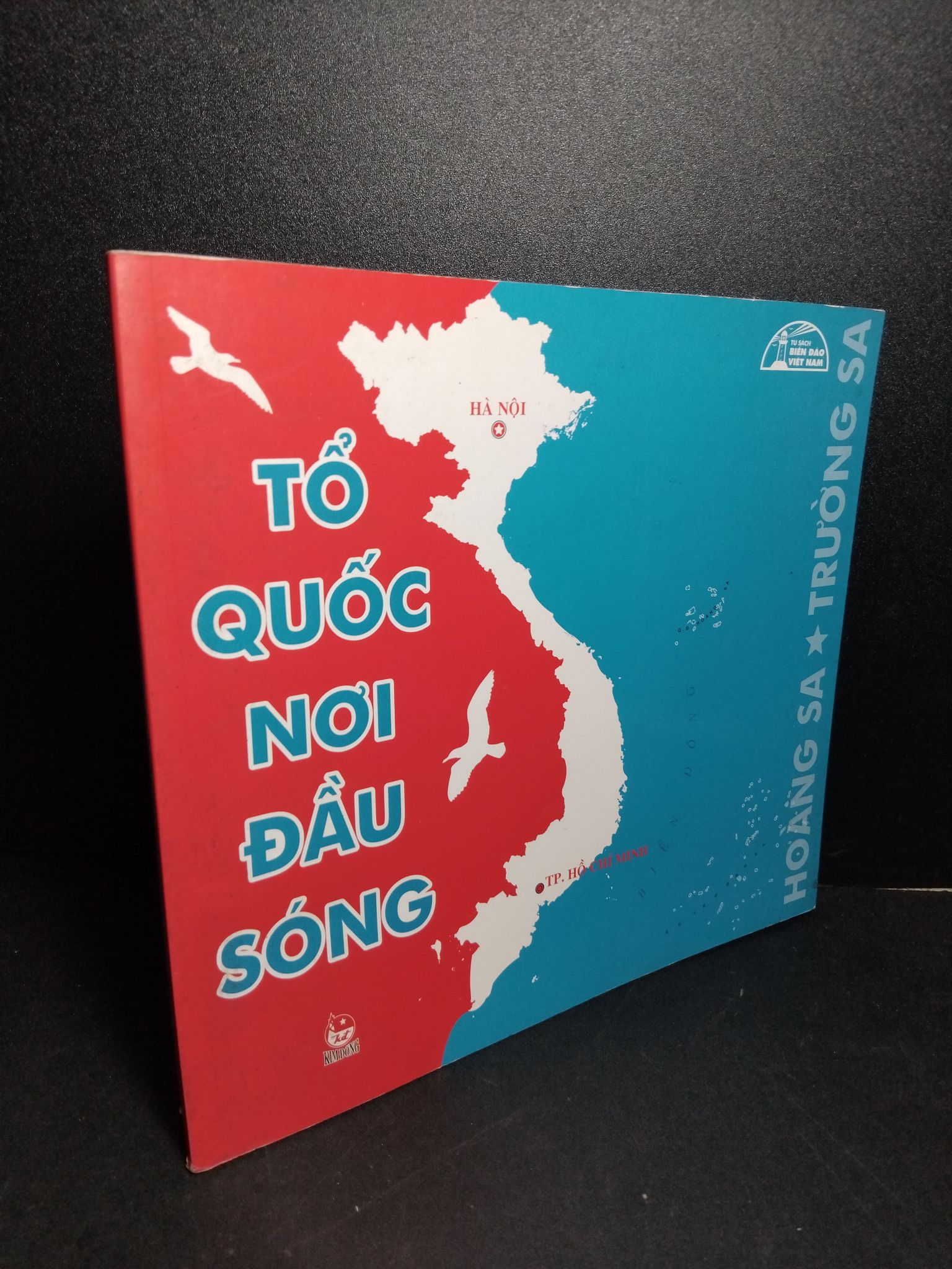 Tổ quốc nơi đầu sóng (sách tranh màu) mlowis 90% bẩn nhẹ, có chữ kí lên bìa 2013 2103 Sách chính trị, pháp lý (SL có thể đặt: 1 Cuốn) - SÁCH ĐẠI HỌC