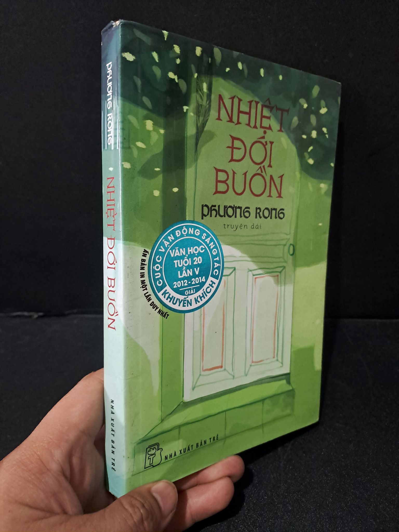 Nhiệt đới buồn mới 80% bẩn áo bìa, ố vàng, có chữ ký 2014 Phương Rong 1804 (SL có thể đặt: 1 Cuốn) - SÁCH ĐẠI HỌC