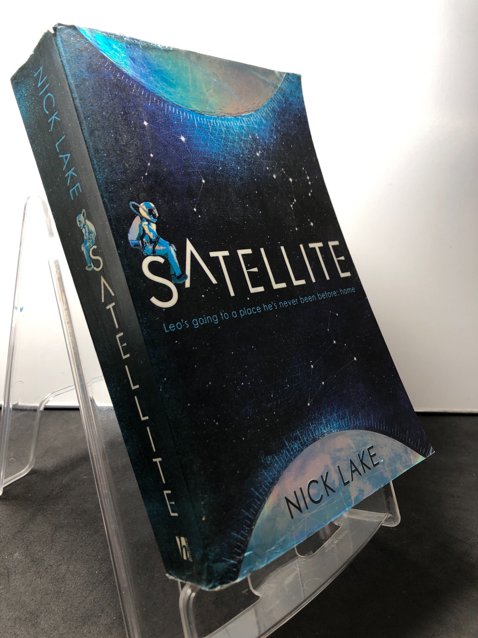 Satellite mới 80% ố vàng Nick Lake 1508 Sách ngoại văn (SL có thể đặt: 1 Cuốn) - SÁCH ĐẠI HỌC