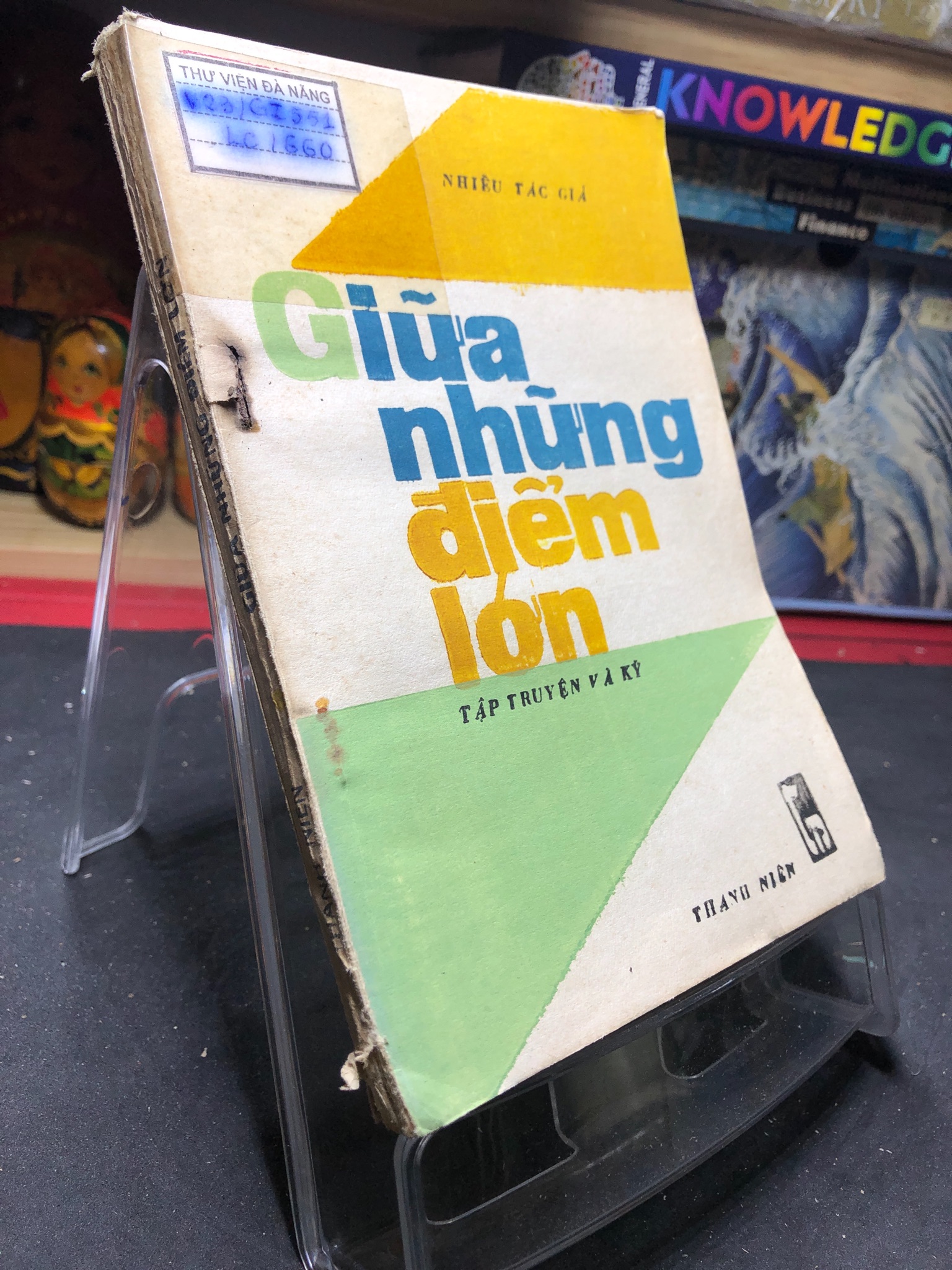 Giữa Những Điểm Lớn mới 60% ố vàng nặng, rách bìa nhẹ 1987 Nhiều Tác Giả 0906 (SL có thể đặt: 1 Cuốn) - SÁCH ĐẠI HỌC