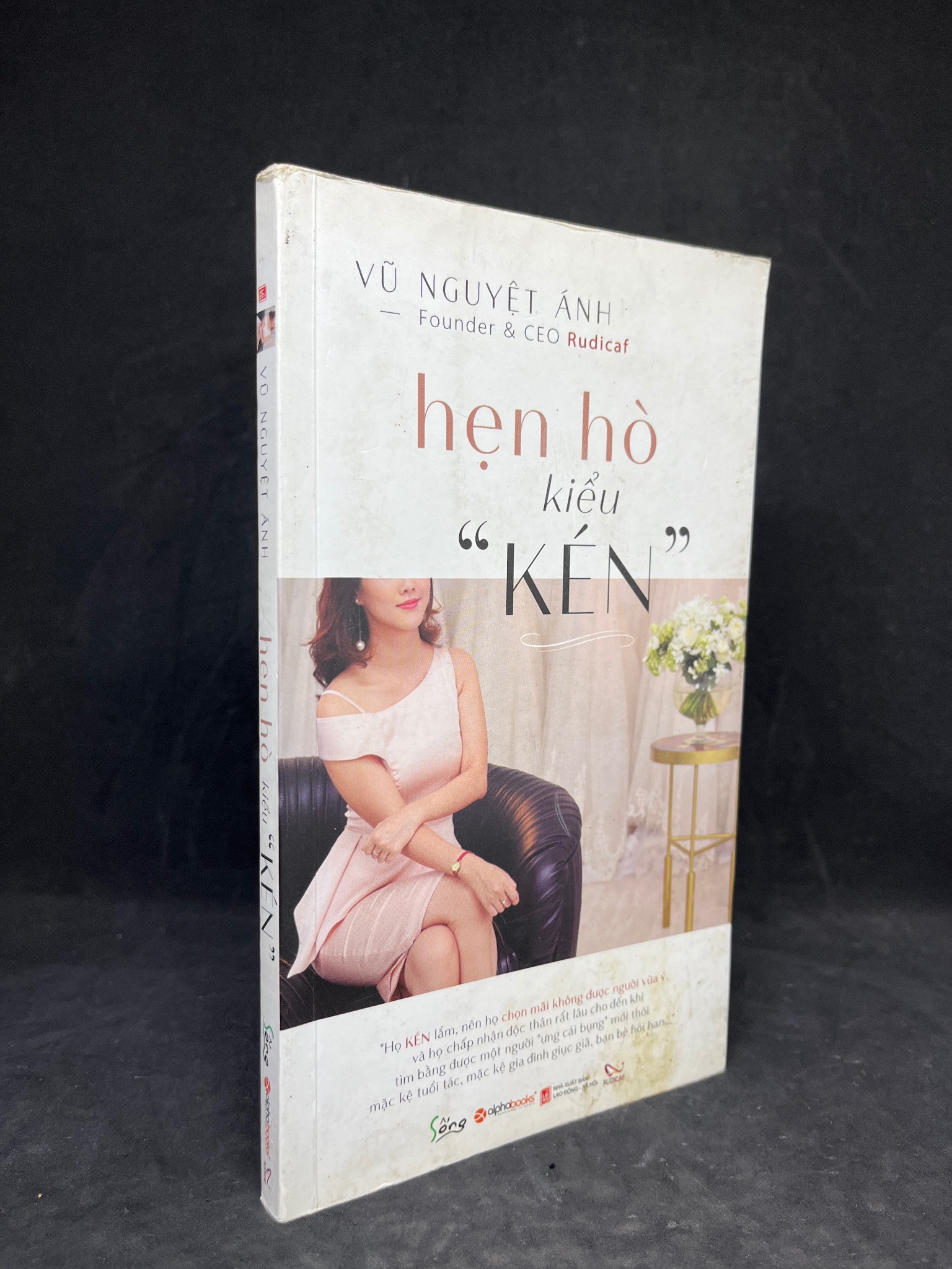 Hẹn hò kiểu “Kén” mới 80% 2704 (SL có thể đặt: 1 Cuốn) - SÁCH ĐẠI HỌC