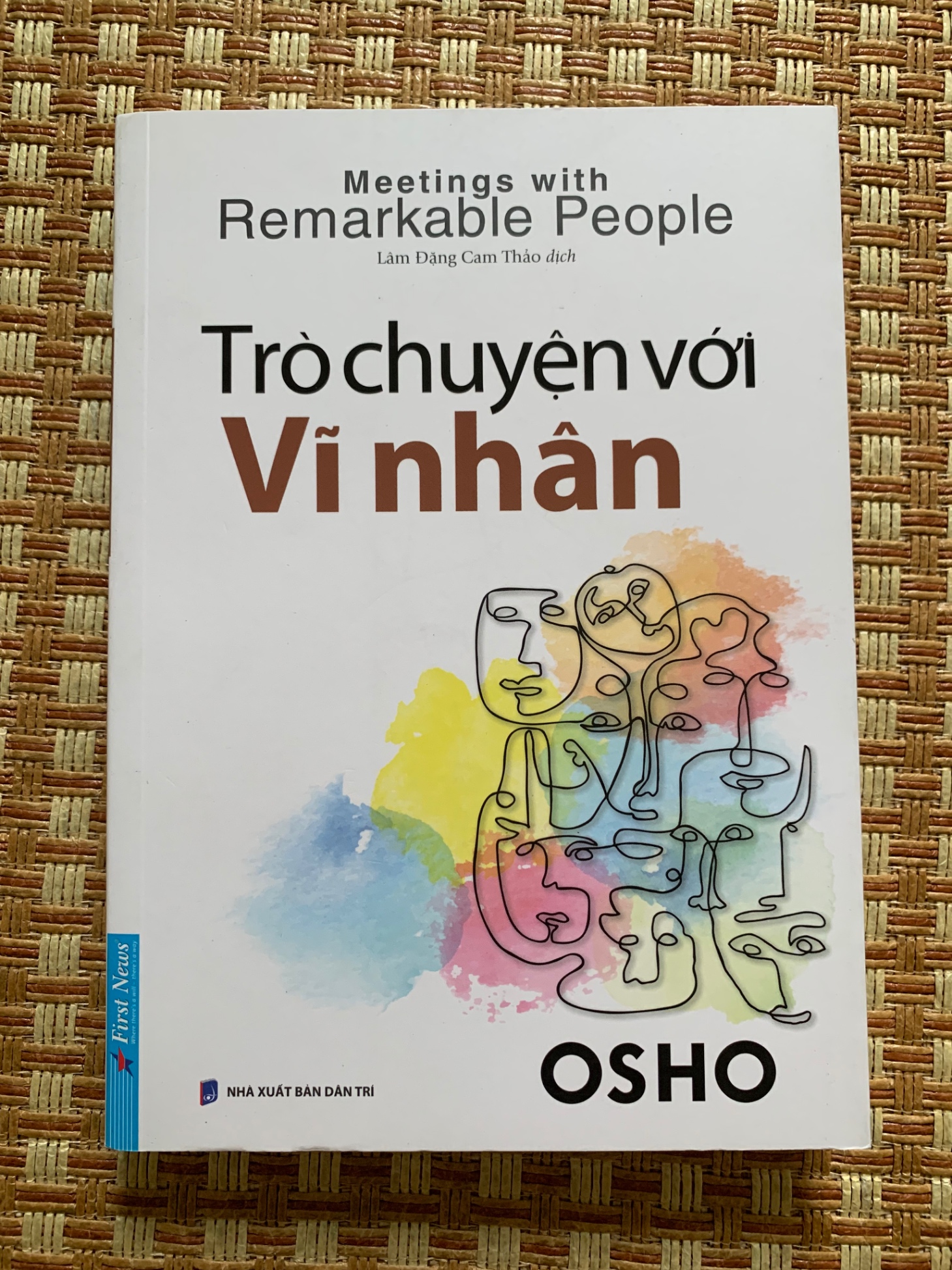 Trò chuyện với vĩ nhân -Osho ( dịch giả Lâm Đặng Cam, sách mới 95% ,năm xb2022, First news- nxb Dân Trí) 3005, sách Kỹ Năng Sống Sách tư duy, kỹ năng sống (SL có thể đặt: 1 Cuốn) - SÁCH ĐẠI HỌC