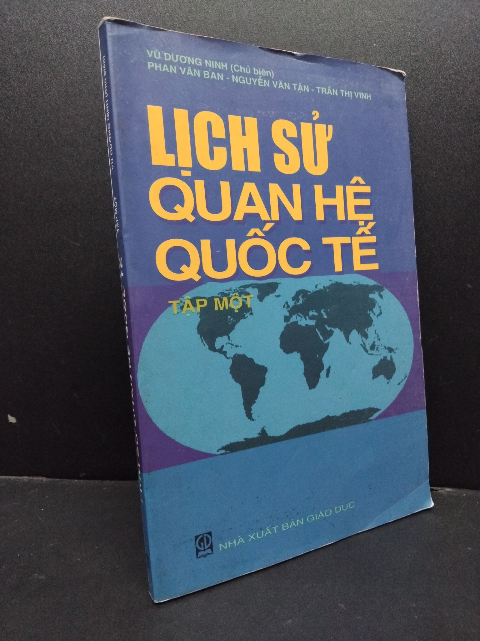 Lịch sử quan hệ quốc tế tập một mới 80% bẩn ố nhẹ có mộc trang đầu 2006 1406 Vũ Dương Ninh Lý luận chính trị (SL có thể đặt: 1 Cuốn) - SÁCH ĐẠI HỌC