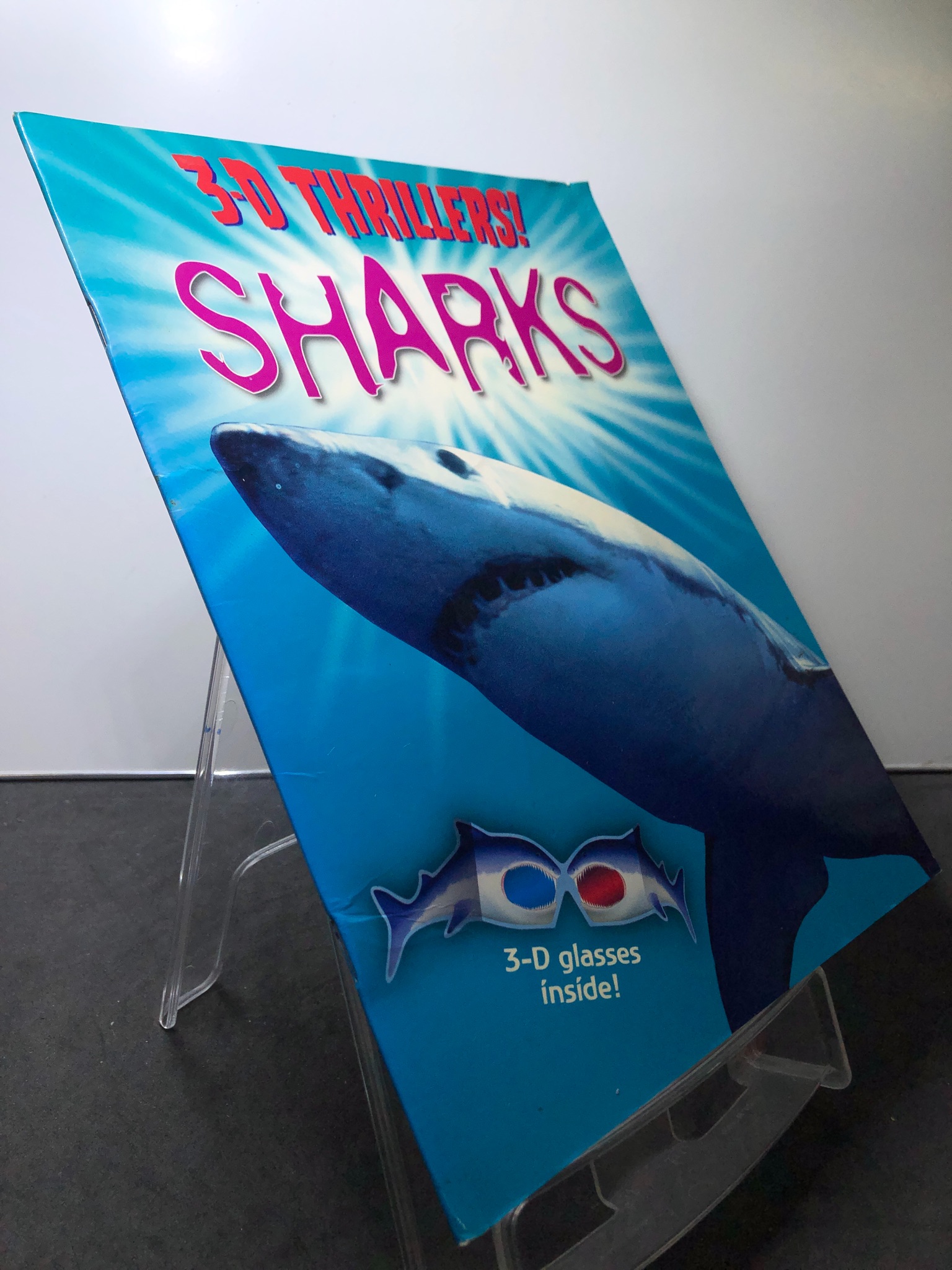 SHARKS 3D Thrillers! mới 85% bẩn nhẹ Lynn Gibbons and Chris Coode 2707 Sách ngoại văn (SL có thể đặt: 1 Cuốn) - SÁCH ĐẠI HỌC