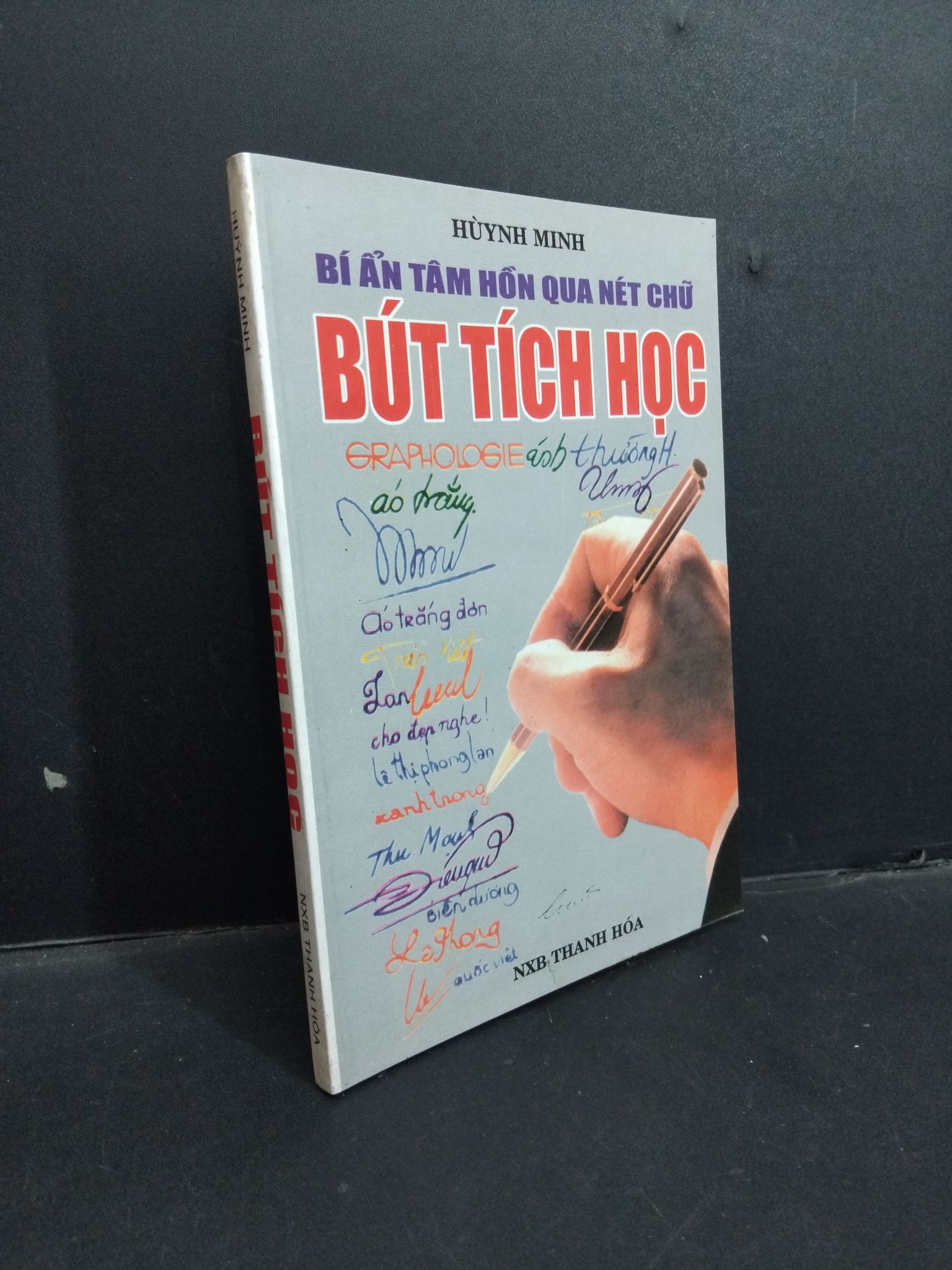 Bút tích học bí ẩn tâm hồn qua nét chữ mới 80% ố 2000 1001 Huỳnh Minh Sách tâm lý (SL có thể đặt: 1 Cuốn) - SÁCH ĐẠI HỌC