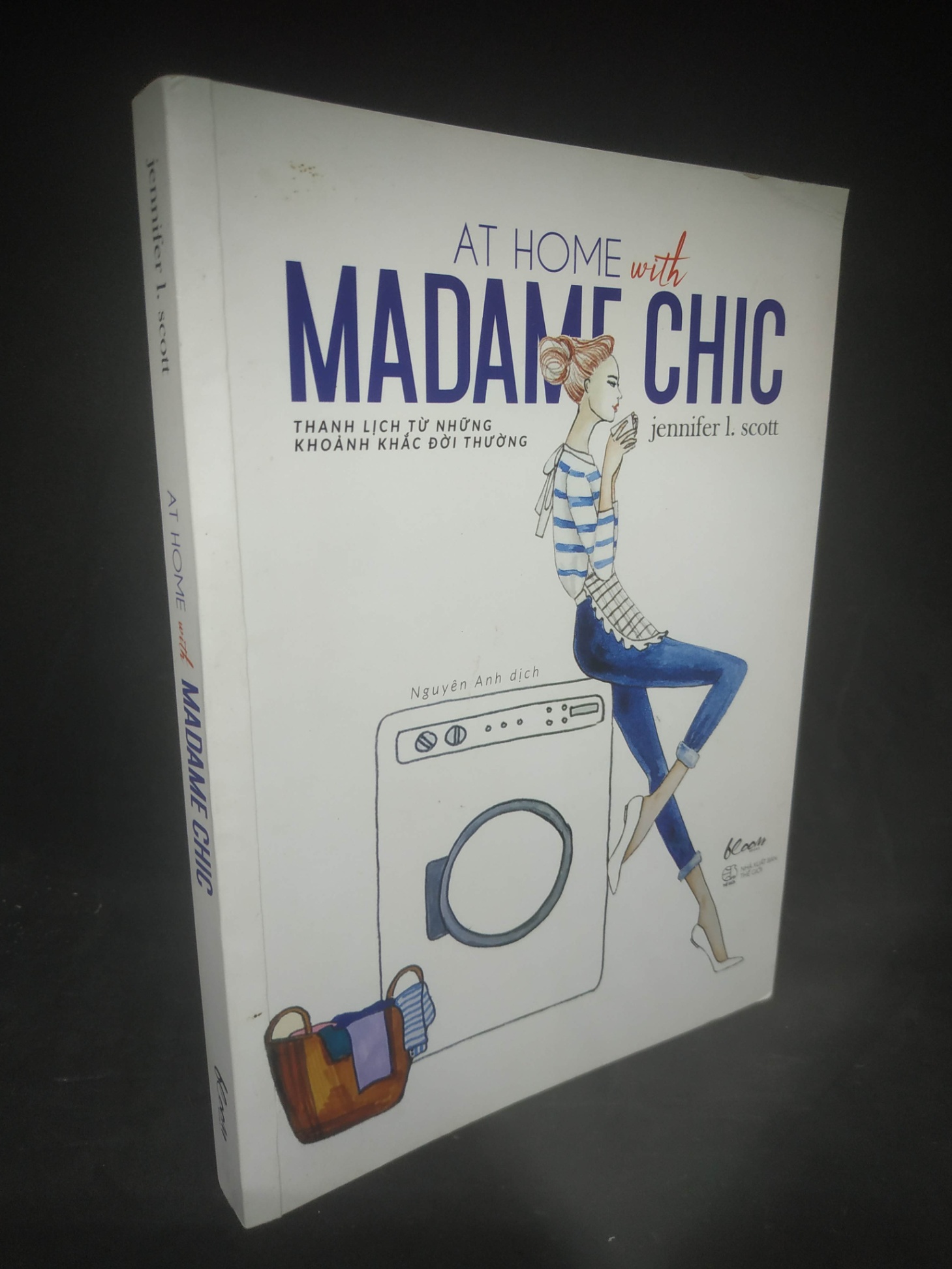 At home with Madame Chic mới 90% 2303 Tạp chí, Catalogue (SL có thể đặt: 1 Cuốn) - SÁCH ĐẠI HỌC