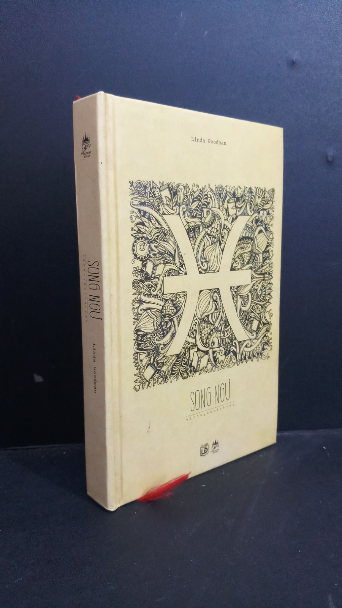 Song ngư và chuyện tình yêu mới 80% ố bẩn bìa cứng 2013 0612 Linda Goodman 12 cung hoàng đạo (SL có thể đặt: 1 Cuốn) - SÁCH ĐẠI HỌC