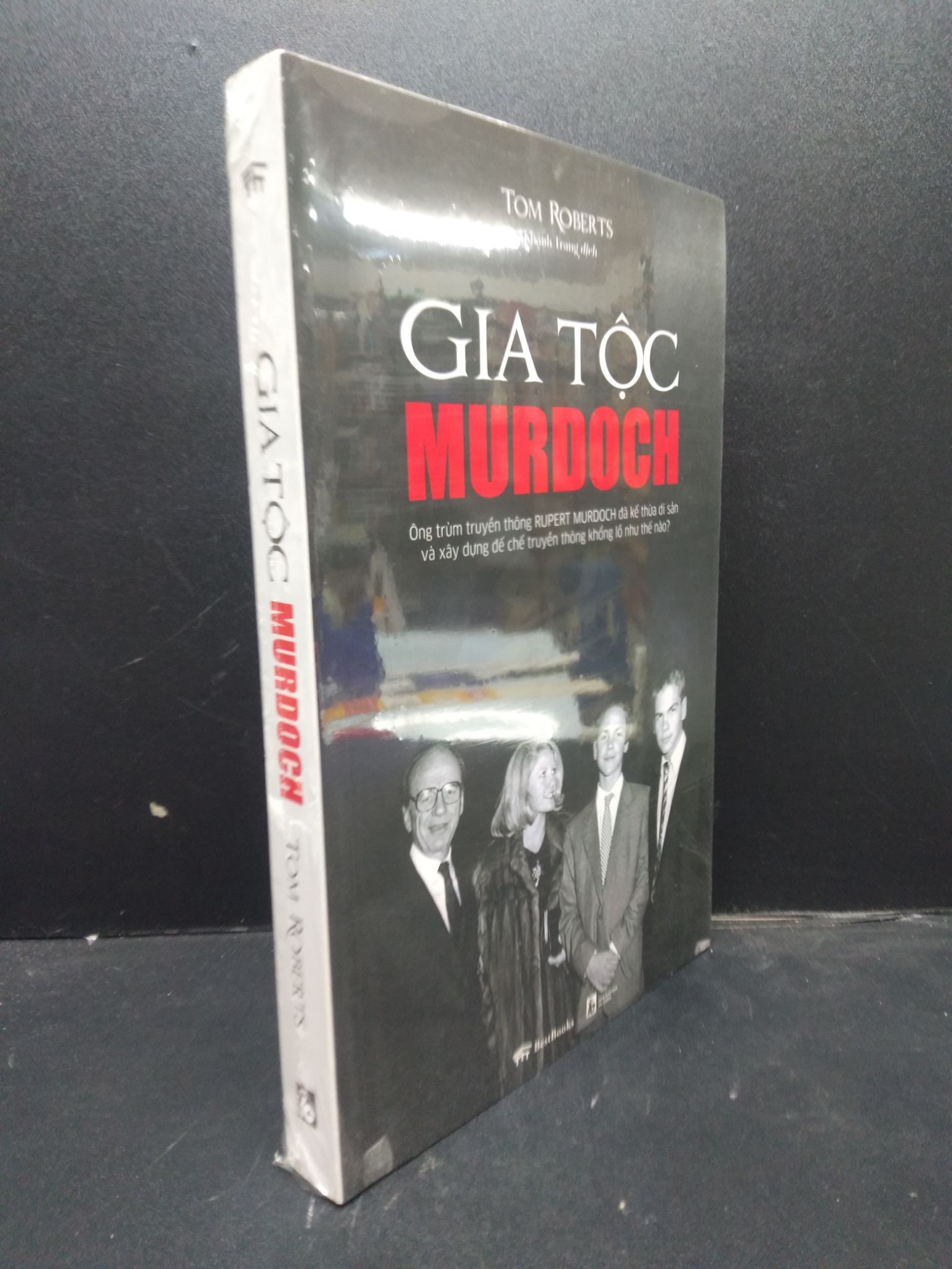 Gia tộc Murdoch ông trùm truyền thông Rupert Murdoch đã kế thừa di sản và xây dựng đế chế truyền thông khổng lồ như thế nào? Tom Roberts mới 95% 1003 (SL có thể đặt: 2 Cuốn) - SÁCH ĐẠI HỌC