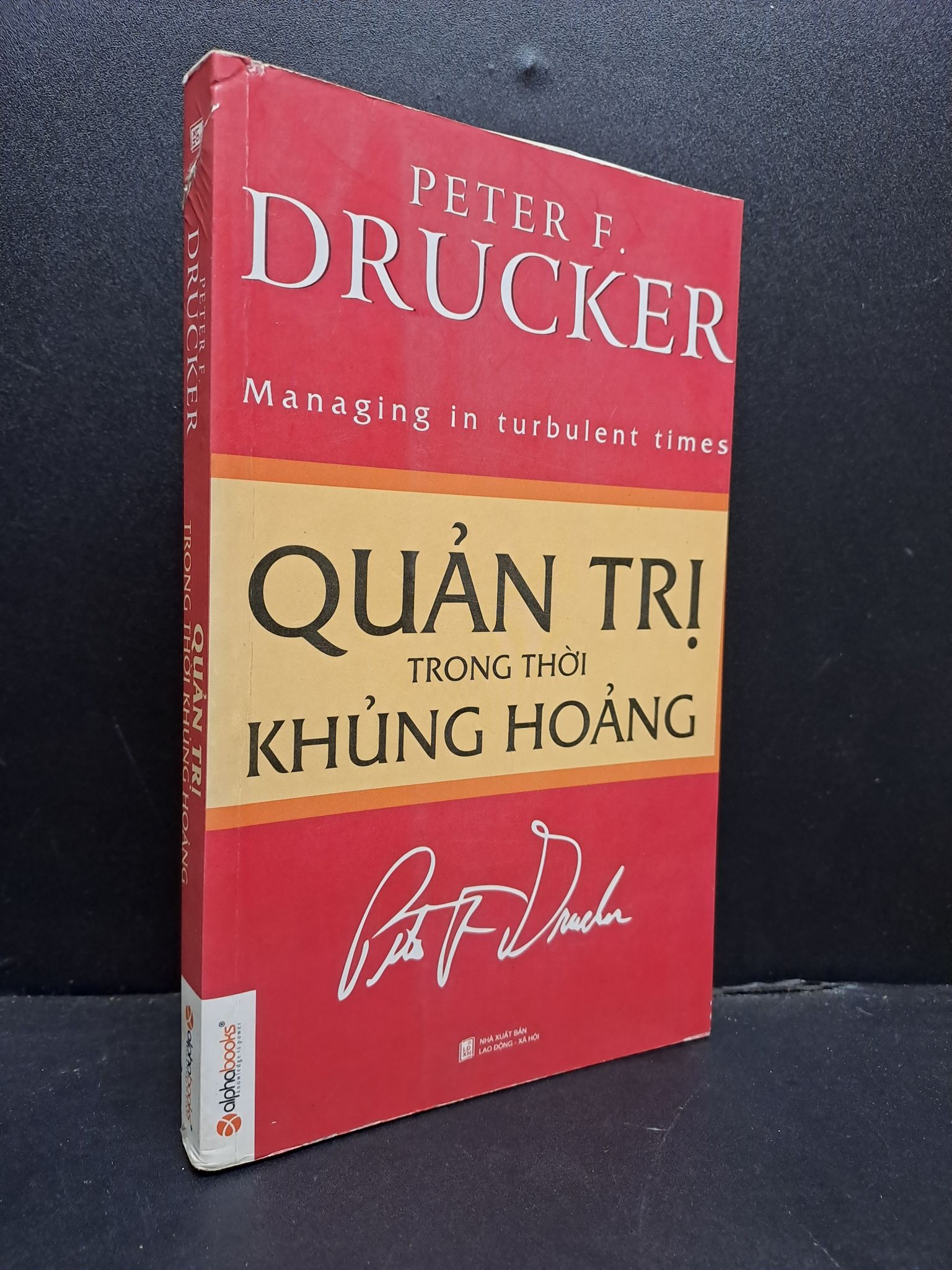 Quản trị trong thời khủng hoảng mới 80% lõi dư bìa, chóc gáy nhẹ 2012 0107 Peter Drucker Quản trị, lãnh đạo (SL có thể đặt: 1 Cuốn) - SÁCH ĐẠI HỌC