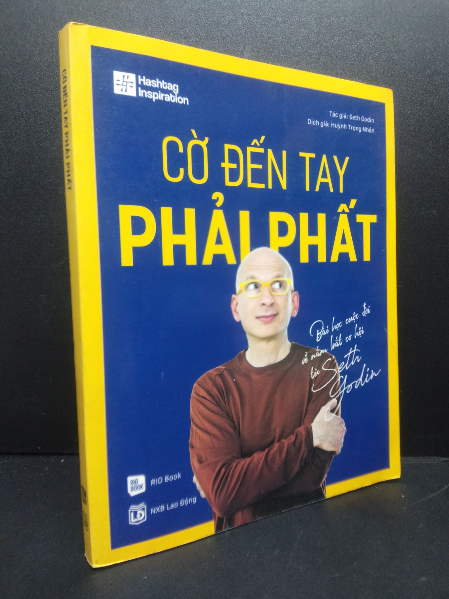 Cờ Đến Tay Phải Phất mới 70% có nếp gấp ở bìa 2020 2105 Seth Godin Sách tư duy, kỹ năng sống (SL có thể đặt: 1 Cuốn) - SÁCH ĐẠI HỌC