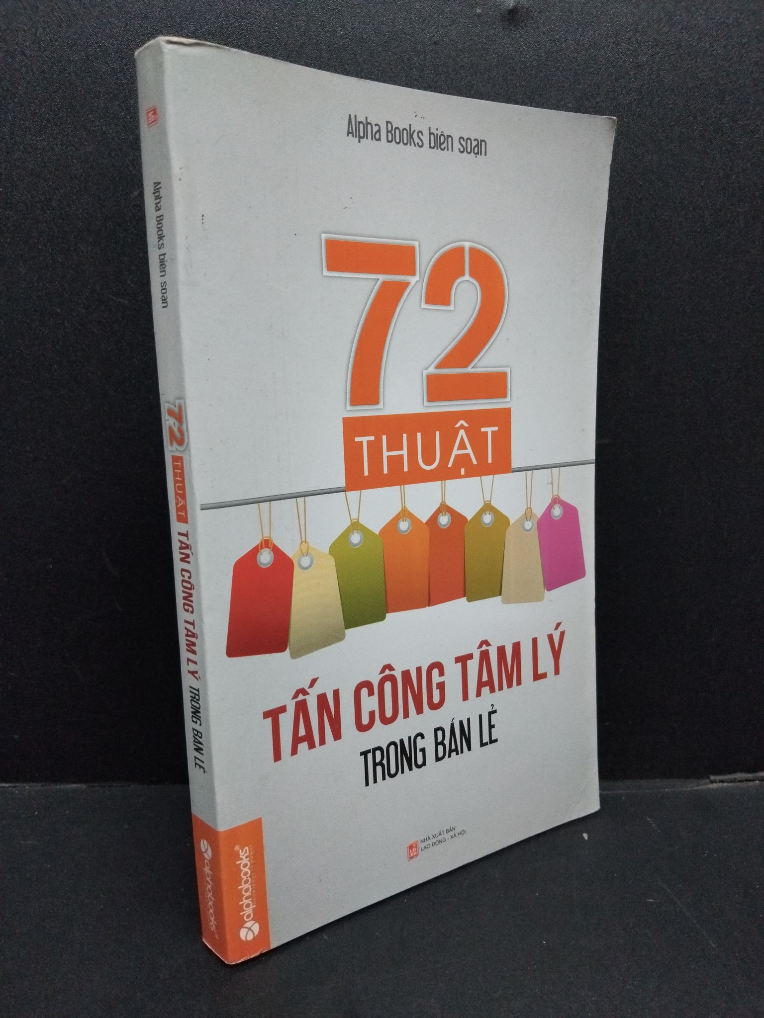 72 Thuật tấn công tâm lý trong bán lẻ mới 80% ố bẩn nhẹ 2018 1008 Alpha Books Marketing, bán hàng (SL có thể đặt: 1 Cuốn) - SÁCH ĐẠI HỌC