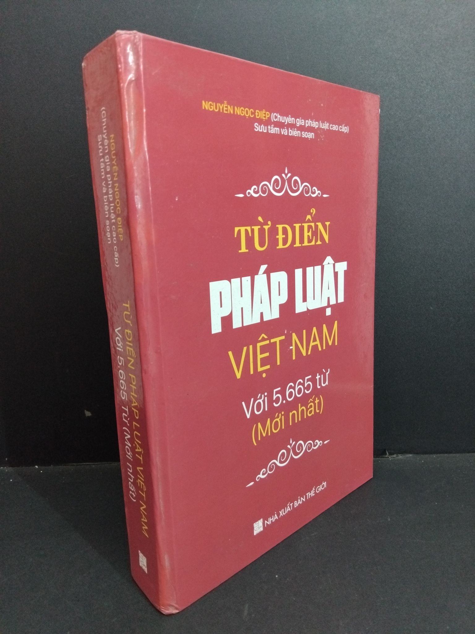 Từ điển pháp luật việt nam với 5665 từ (mới nhất) mới 80% ố nhẹ bìa cứng 2020 1712 Nguyễn Ngọc Diệp Luật, văn bản luật (SL có thể đặt: 1 Cuốn) - SÁCH ĐẠI HỌC