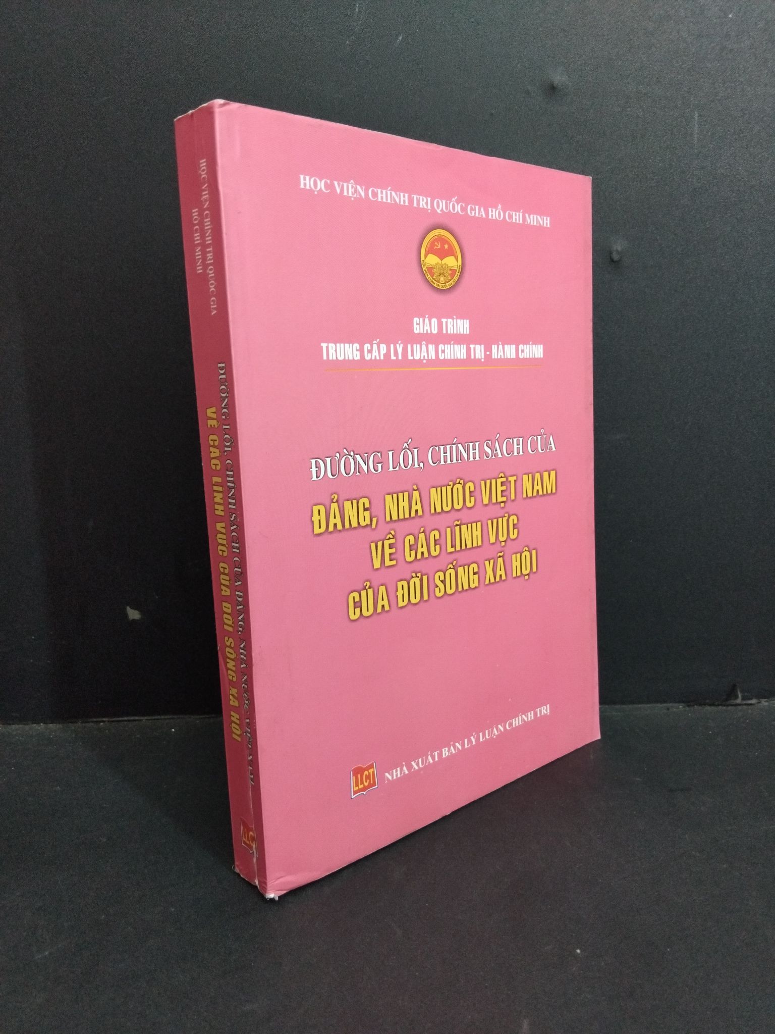 Đường lối, chính sách của Đảng, nhà nước Việt Nam về các lĩnh vực của đời sống xã hội mới 90% bẩn nhẹ móp góc 2017 2811 Sách tư duy, kỹ năng sống (SL có thể đặt: 1 Cuốn) - SÁCH ĐẠI HỌC