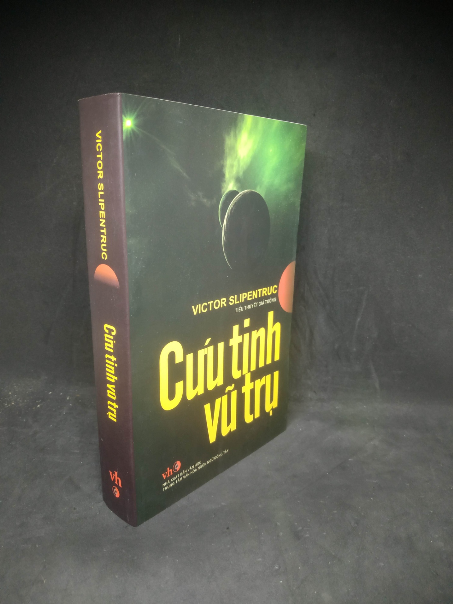 Cứu tinh vũ trụ mới 90% 2303 (SL có thể đặt: 1 Cuốn) - SÁCH ĐẠI HỌC