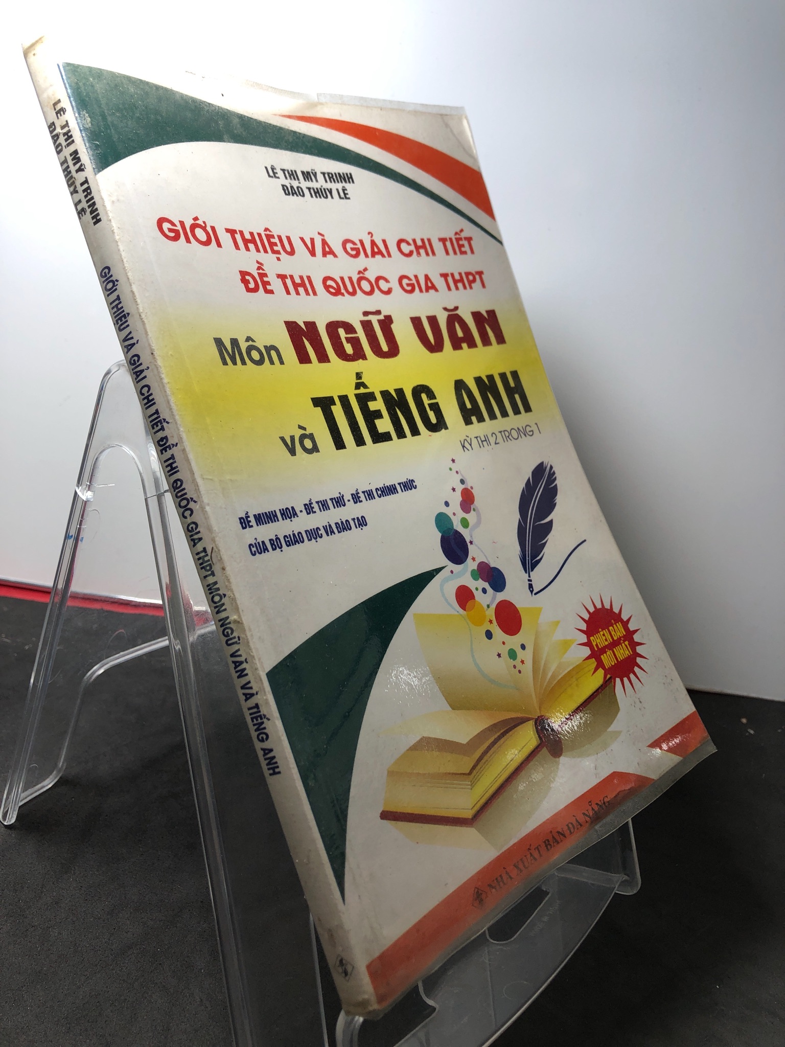 Giới thiệu và giải chi tiết đề thi quốc gia THPT môn ngữ văn và tiếng anh kỳ thi 2 trong 1 2017 mới 80% ố nhẹ Lê Thị Mỹ Trinh 2808 Sách luyện thi đại học, cao đẳng (SL có thể đặt: 1 Cuốn) - SÁCH ĐẠI HỌC