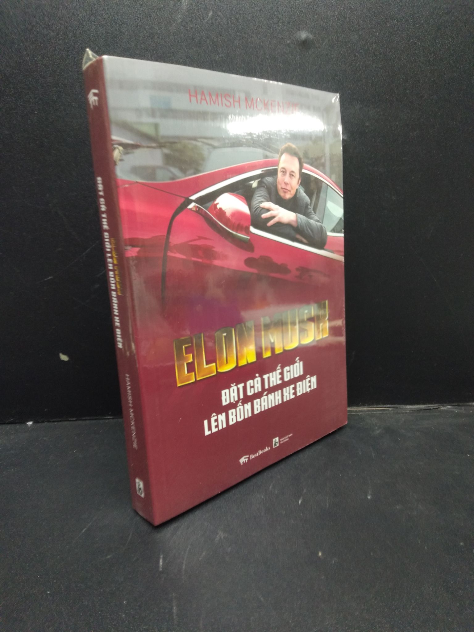 Elon Musk - Đặt cả thế giới lên bốn bánh xe điện Hamish Mckenzie mới 95% 1003 (SL có thể đặt: 2 Cuốn) - SÁCH ĐẠI HỌC