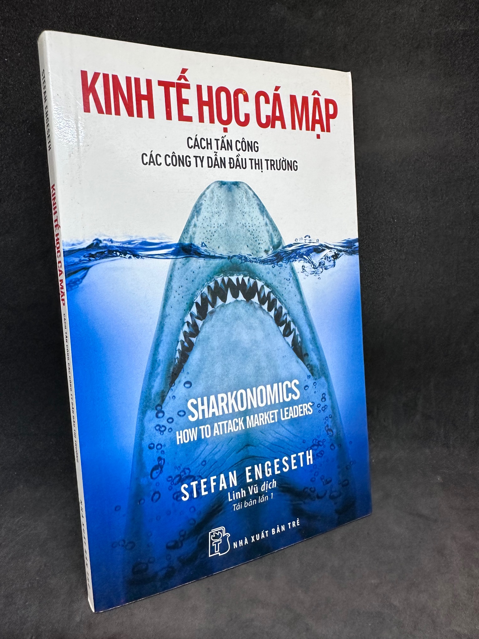 Kinh tế học Cá mập - Cách tấn công các công ty dẫn đầu thị trường, Stefan Engeseth, mới 90% 0201 Phân tích kinh tế (SL có thể đặt: 1 Cuốn) - SÁCH ĐẠI HỌC