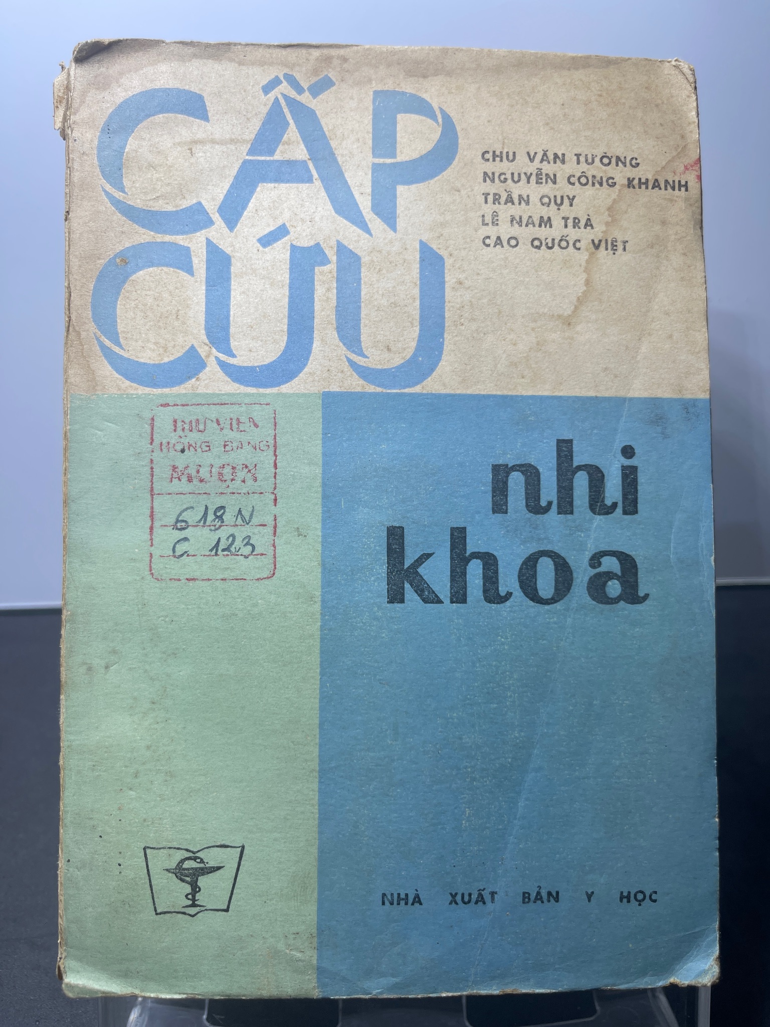 Cấp cứu nhi khoa 1984 mới 50% ố vàng rách bìa Chu Văn Tường, Nguyễn Công Khanh, Trần Quỵ, Lê Nam Trà và Cao Quốc Việt 2207 Sách chuyên môn (SL có thể đặt: 1 Cuốn) - SÁCH ĐẠI HỌC