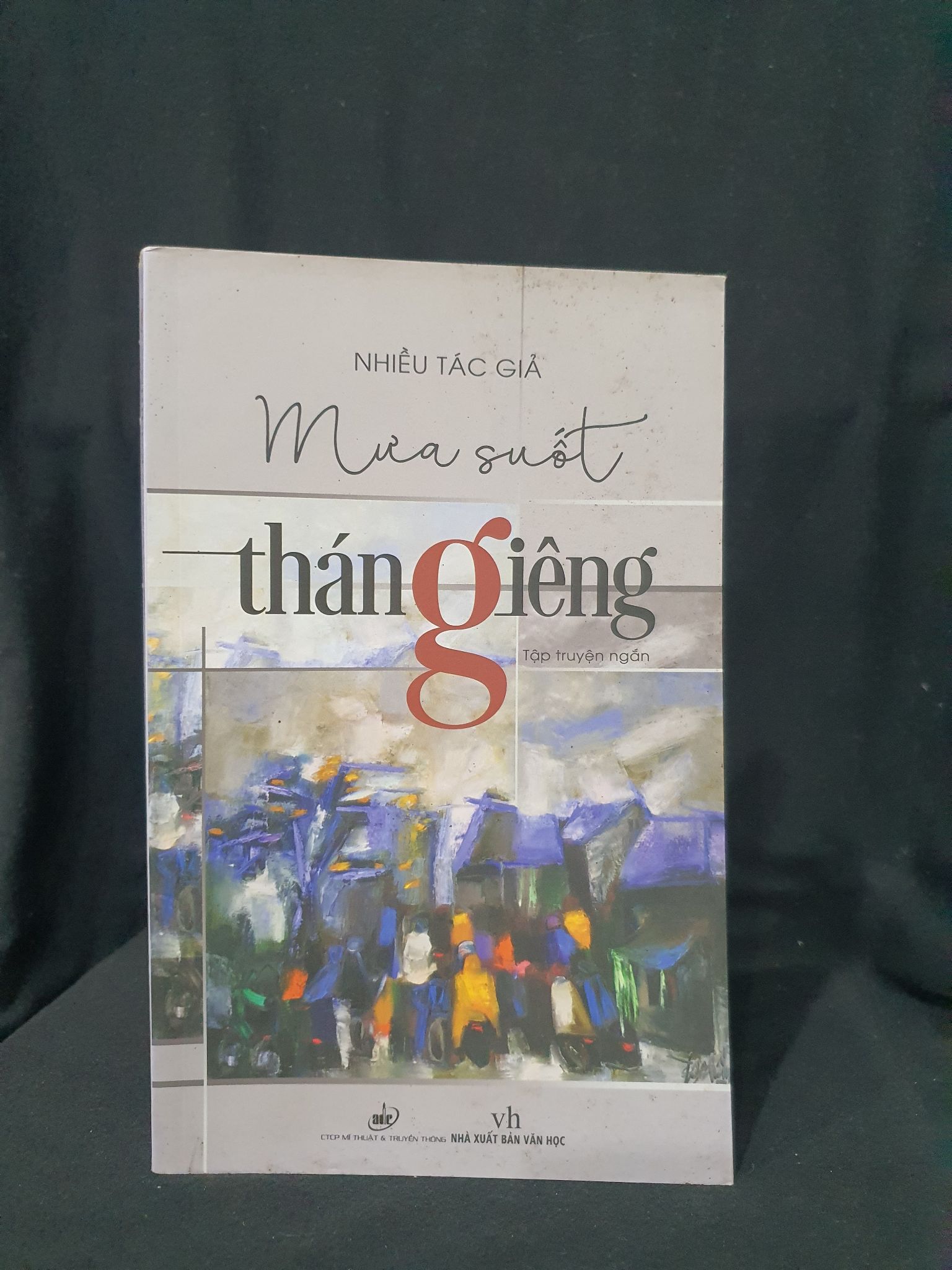Mưa suốt tháng giêng mới 90% 2017 -205 Nhiều tác giả (SL có thể đặt: 1 Cuốn) - SÁCH ĐẠI HỌC