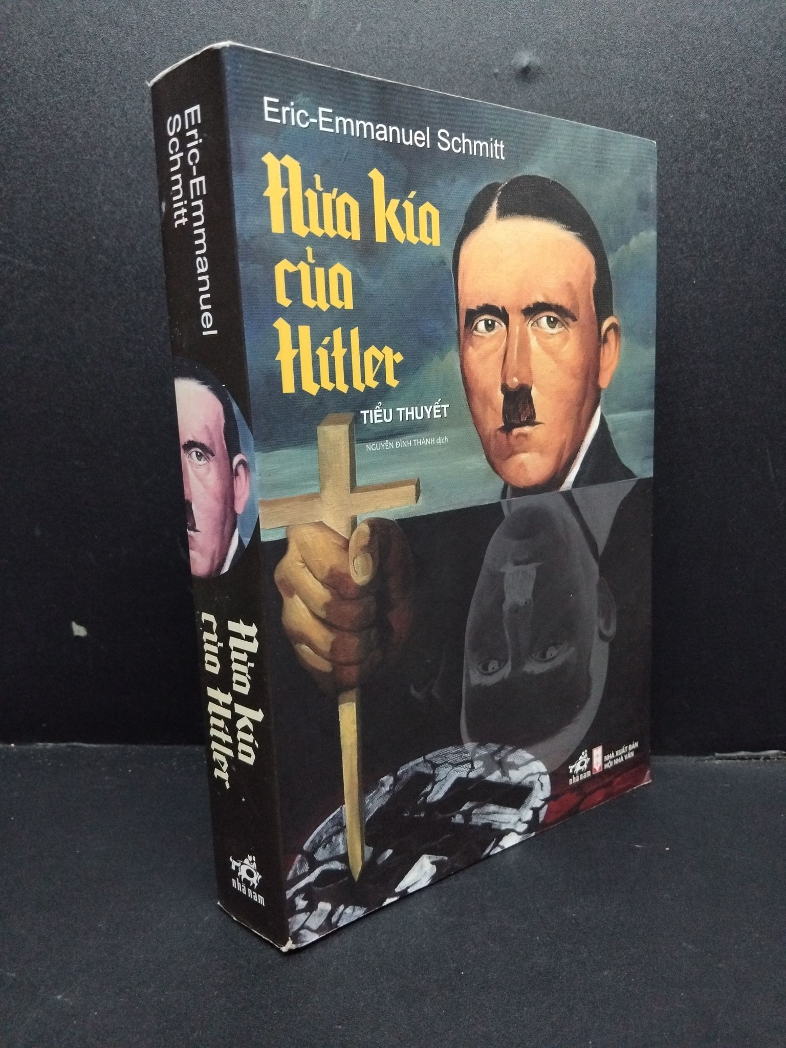 Nửa kia của Hitler mới 80% chóc gáy, ố nhẹ 2020 2207 Eric-Emmanuel Schmitt (SL có thể đặt: 1 Cuốn) - SÁCH ĐẠI HỌC