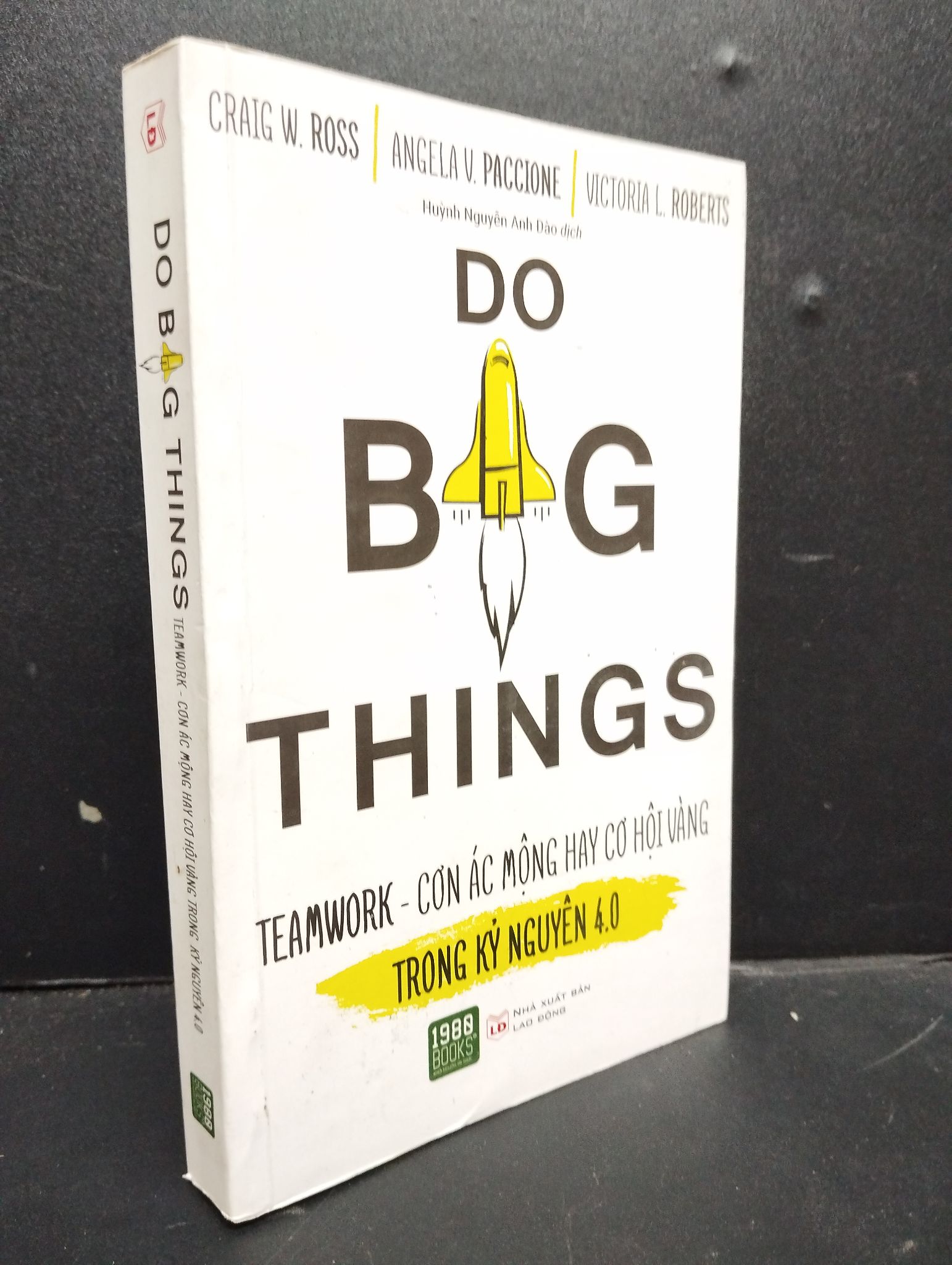 Do Big Things Teamwork - Cơn Ác Mộng Hay Cơ Hội Vàng Trong Kỷ Nguyên 4.0 mới 80% bẩn bìa 2018 2405 Craig W. Ross, Angela V. Paccione, Victoria L. Roberts Sách tư duy, kỹ năng sống (SL có thể đặt: 1 Cuốn) - SÁCH ĐẠI HỌC