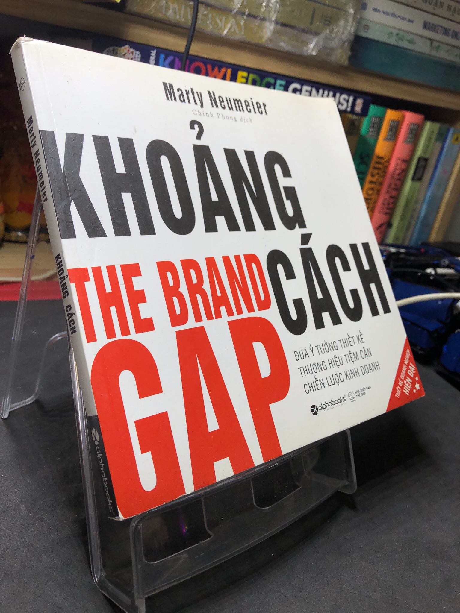 Khoảng cách 2017 mới 80% ố bẩn nhẹ Marty Neumeier 2206 Sách tư duy, kỹ năng sống (SL có thể đặt: 1 Cuốn) - SÁCH ĐẠI HỌC