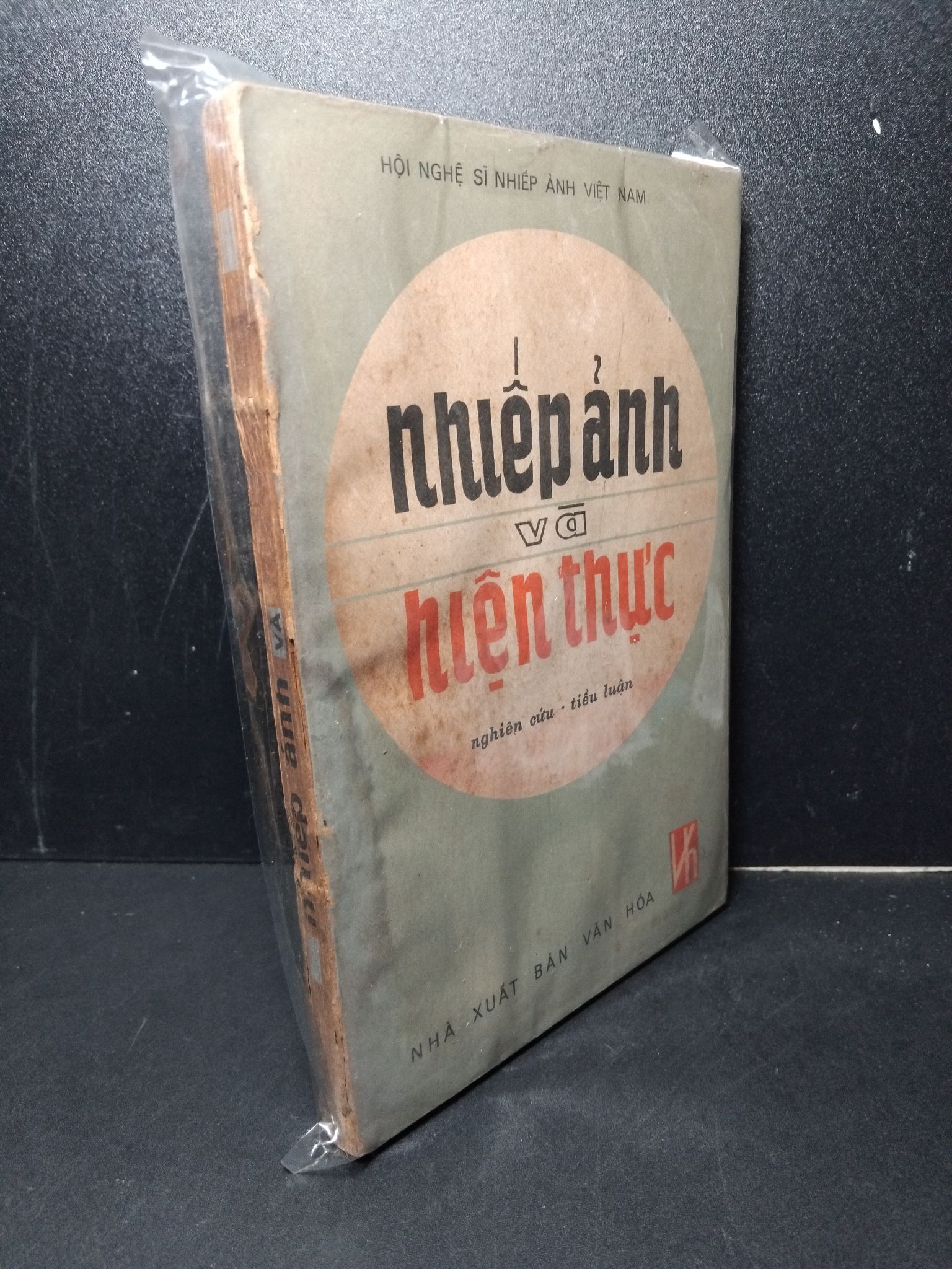 Nhiếp ảnh và hiện thực mới 70% bẩn bìa, ố vàng, có vệt nước Hội nghệ sĩ nhiếp ảnh Việt Nam 2603 Sách chuyên môn (SL có thể đặt: 1 Cuốn) - SÁCH ĐẠI HỌC