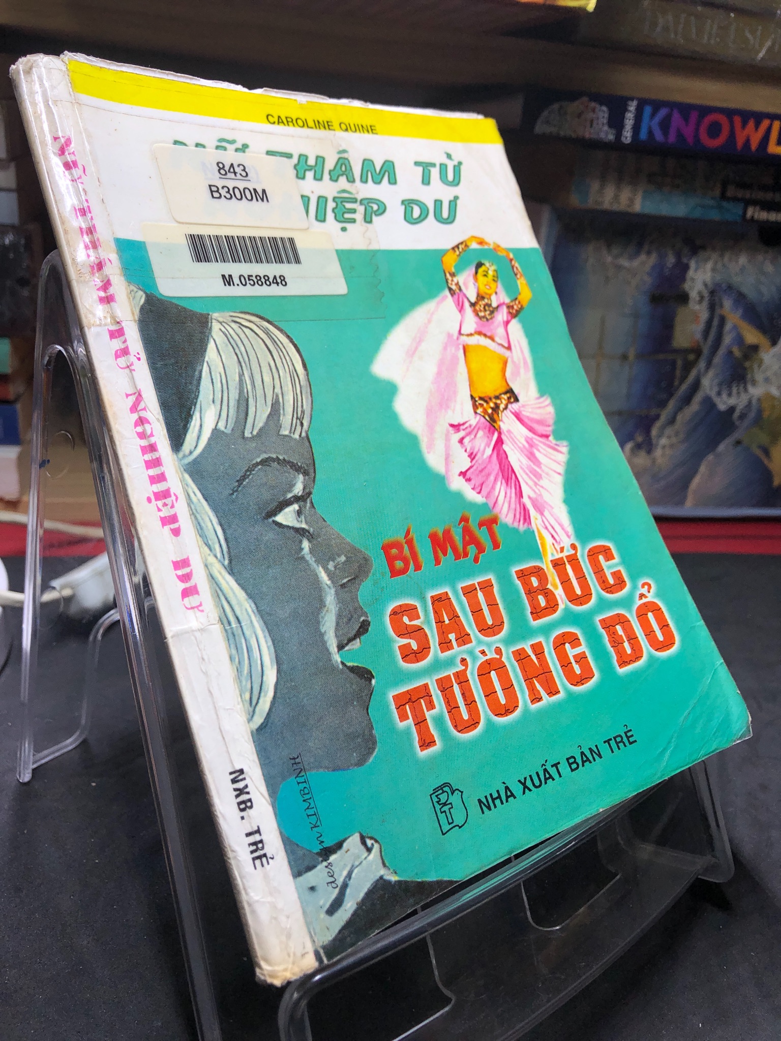 Bí mật sau bức tường đổ 1999 mới 50% ố bẩn Caroline Quine 0906 (SL có thể đặt: 1 Cuốn) - SÁCH ĐẠI HỌC