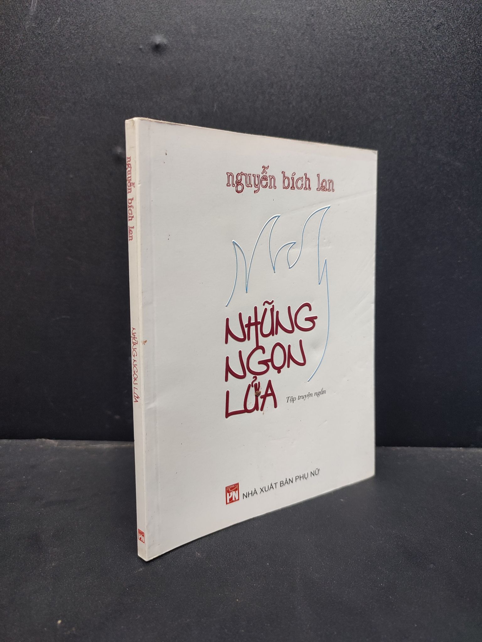 Những Ngọn Lửa mới 80% ố nhẹ 2015 1406 Nguyễn Bích Lan (SL có thể đặt: 1 Cuốn) - SÁCH ĐẠI HỌC
