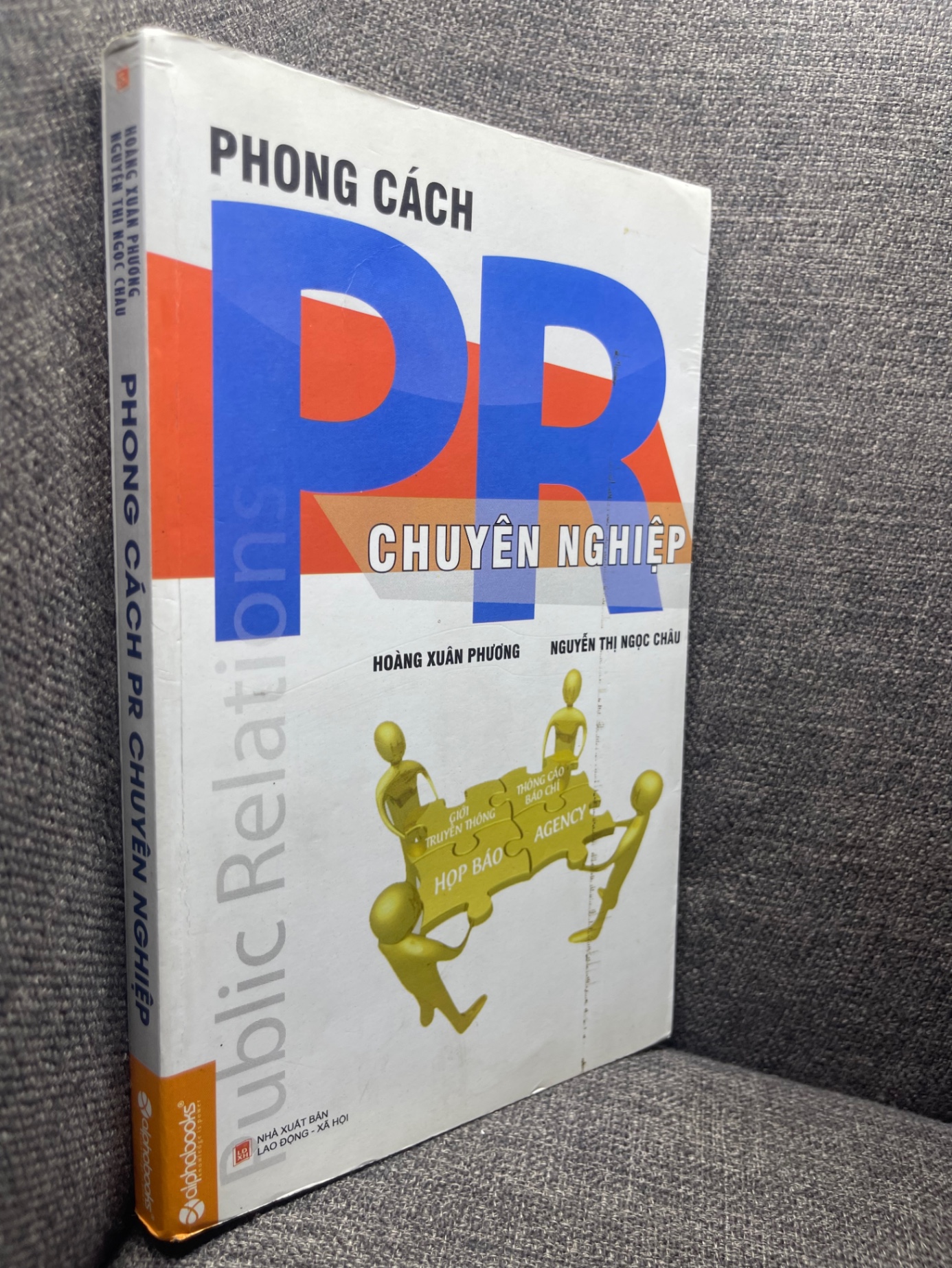 Phong cách Pr chuyên nghiệp Hoàng Xuân Phương Nguyễn Thị Ngọc Châu 2012 mới 80% bẩn nhẹ viền 1704 Marketing, bán hàng (SL có thể đặt: 1 Cuốn) - SÁCH ĐẠI HỌC