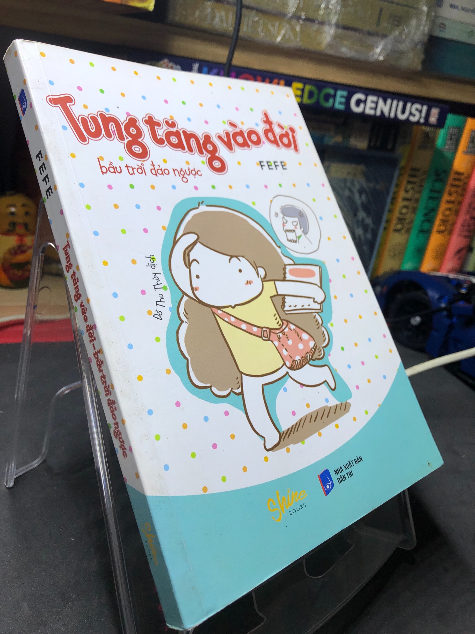 Tung tăng vào đời bầu trời đảo ngược 2017 mới 80% bẩn nhẹ Fefe 2206 (SL có thể đặt: 1 Cuốn) - SÁCH ĐẠI HỌC