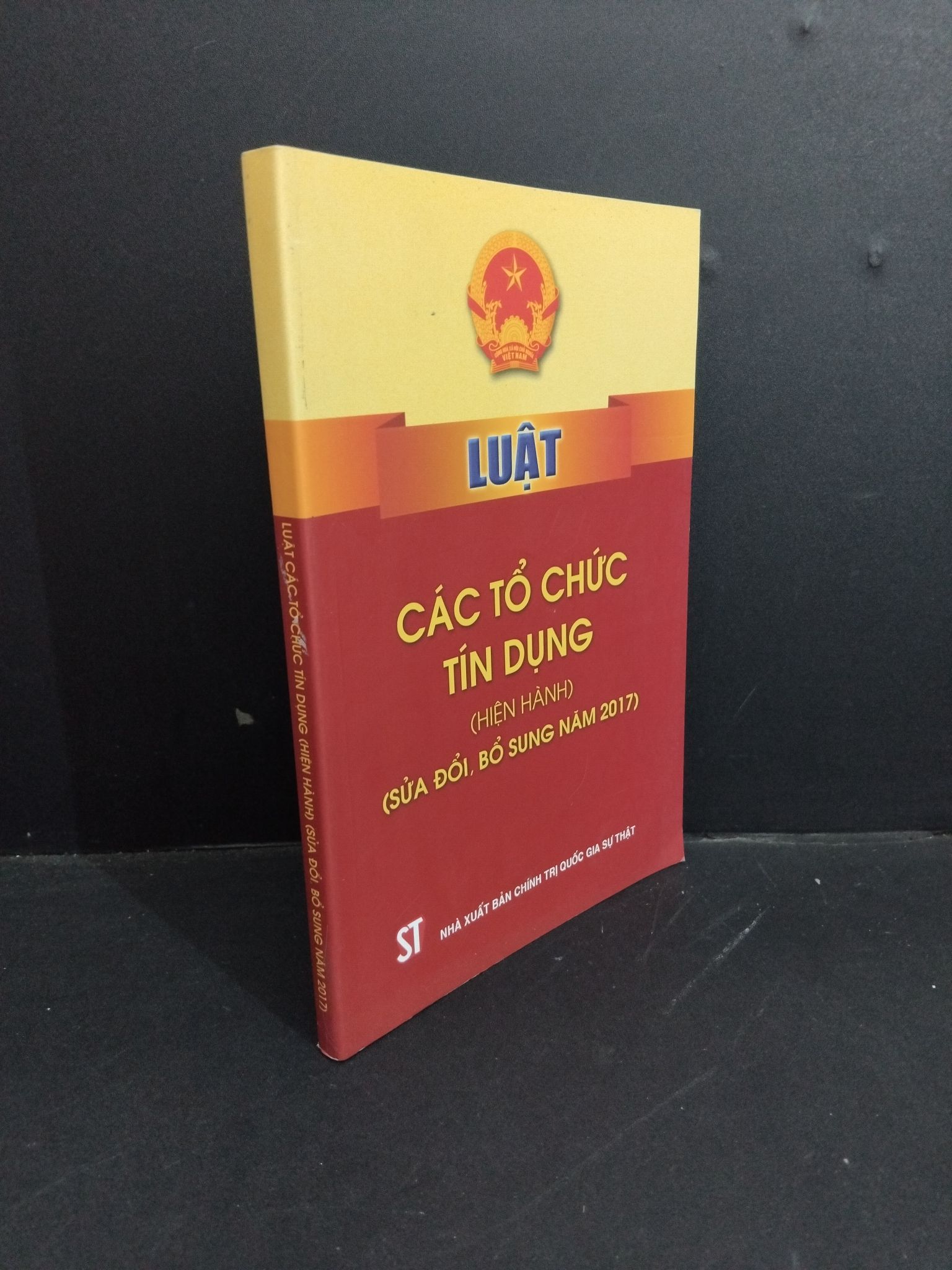 Luật các tổ chức tín dụng (hiện hành) (sửa đổi, bổ sung năm 2017) mới 90% bẩn nhẹ có viết trang cuối 2023 2811 Luật, văn bản luật (SL có thể đặt: 1 Cuốn) - SÁCH ĐẠI HỌC