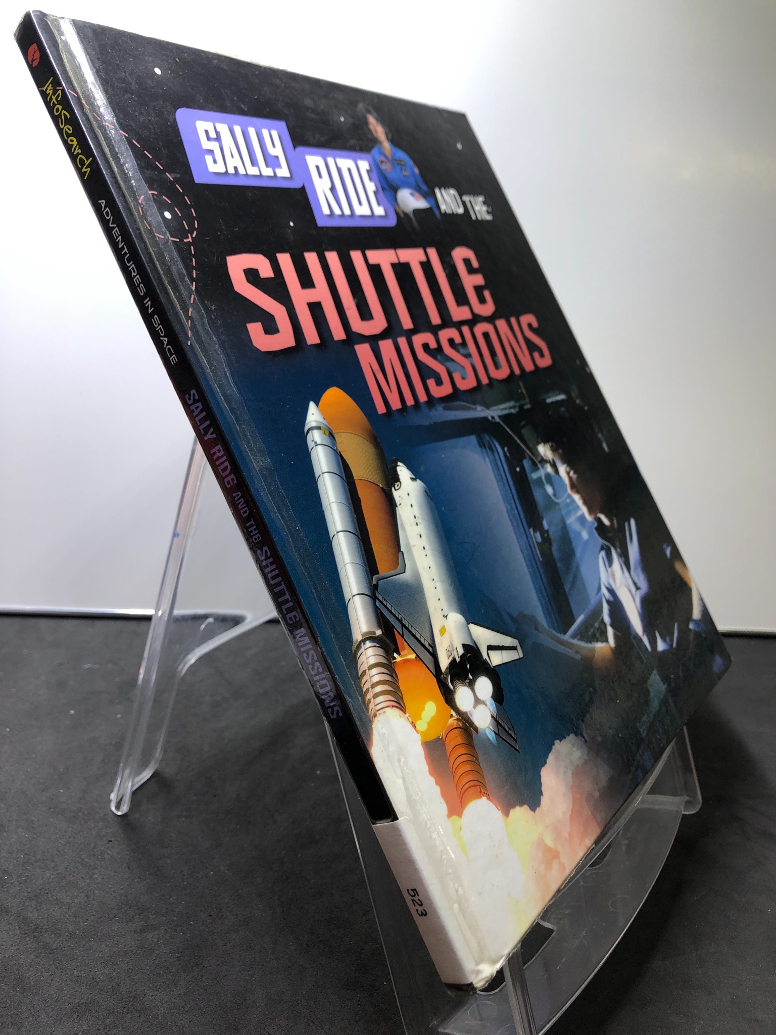 Sally ride and the Shuttle Missions Advantures in Space BÌA CỨNG mới 85% bẩn nhẹ 2607 Sách ngoại văn (SL có thể đặt: 1 Cuốn) - SÁCH ĐẠI HỌC