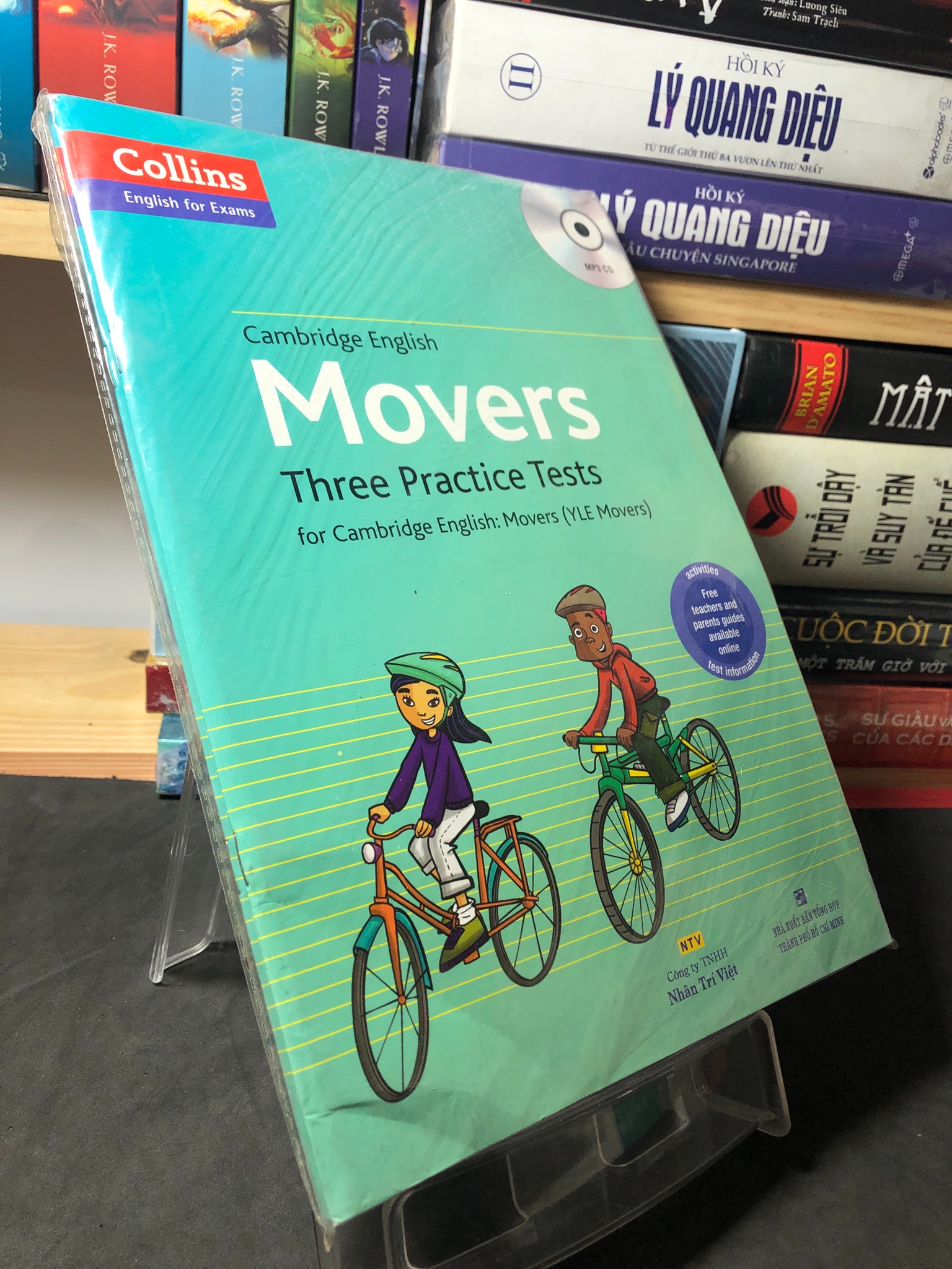 Cambridge English Movers Three practice tests mới 90% seal Collins 1409 Tiếng Anh (SL có thể đặt: 1 Cuốn) - SÁCH ĐẠI HỌC