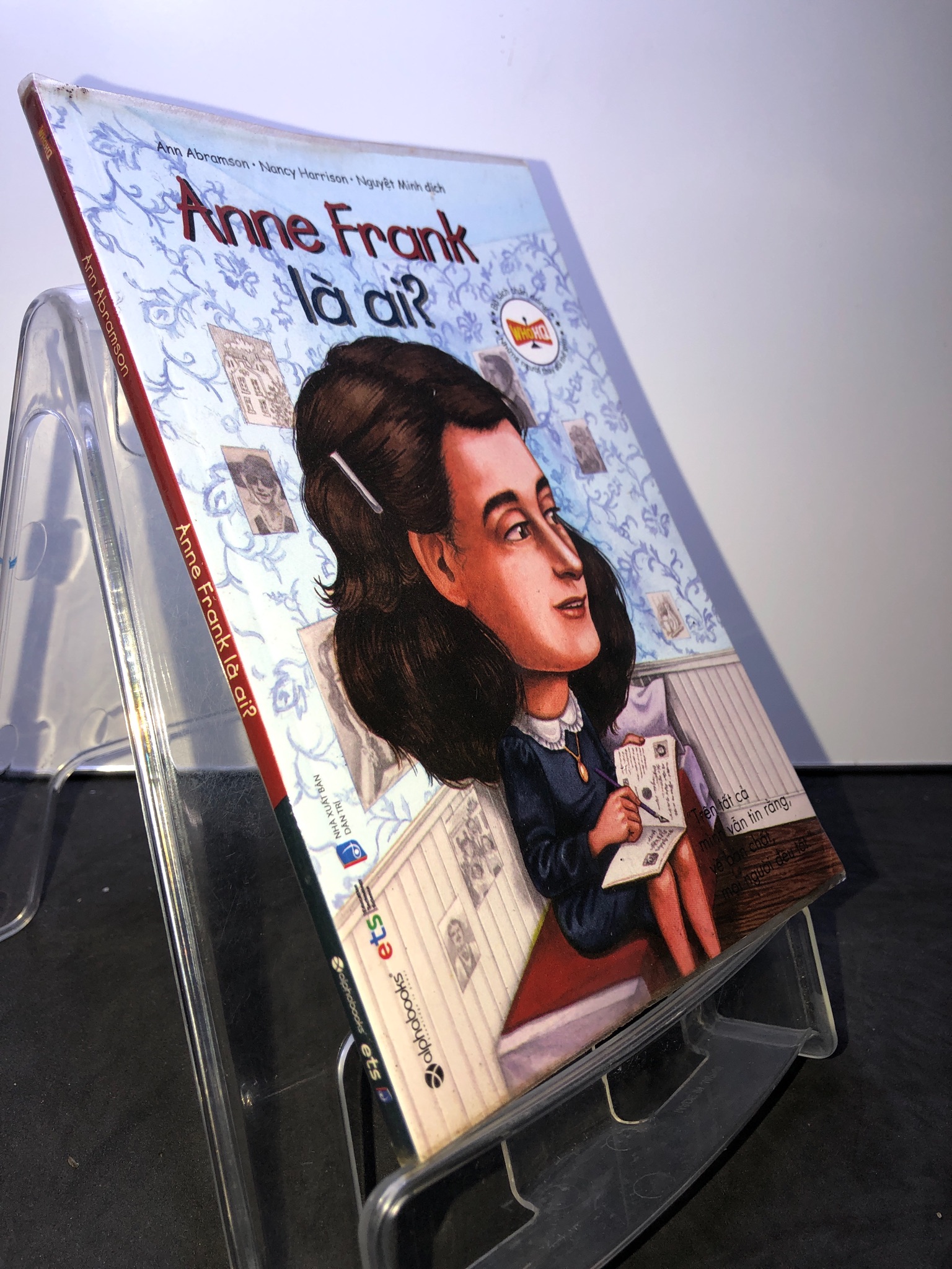 Anne Frank là ai? 2020 mới 85% bẩn nhẹ Ann Abramson 0508 (SL có thể đặt: 1 Cuốn) - SÁCH ĐẠI HỌC