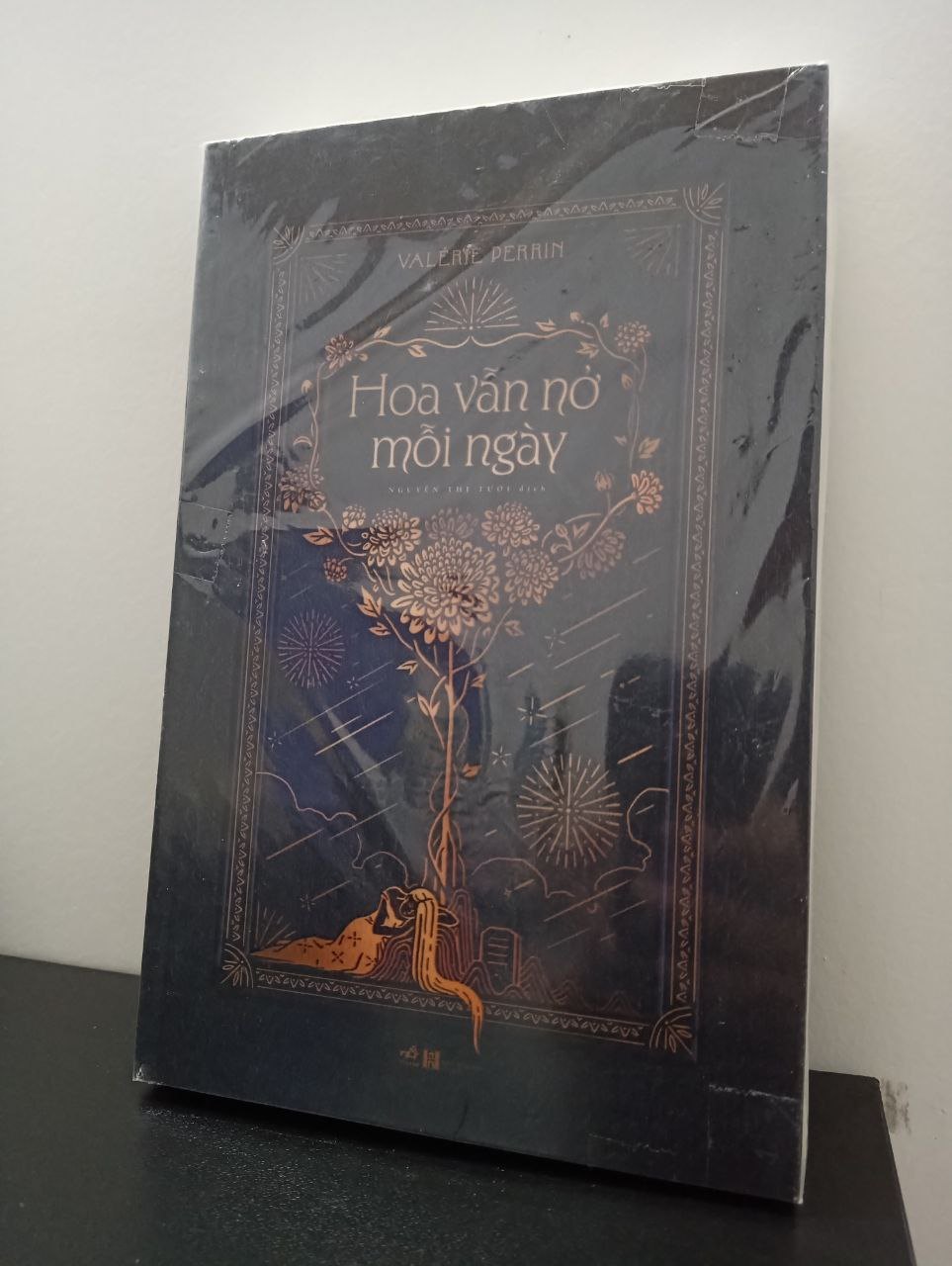 Hoa Vẫn Nở Mỗi Ngày - Valérie Perrin New 100% 0903 (SL có thể đặt: 1 cuốn) - SÁCH ĐẠI HỌC