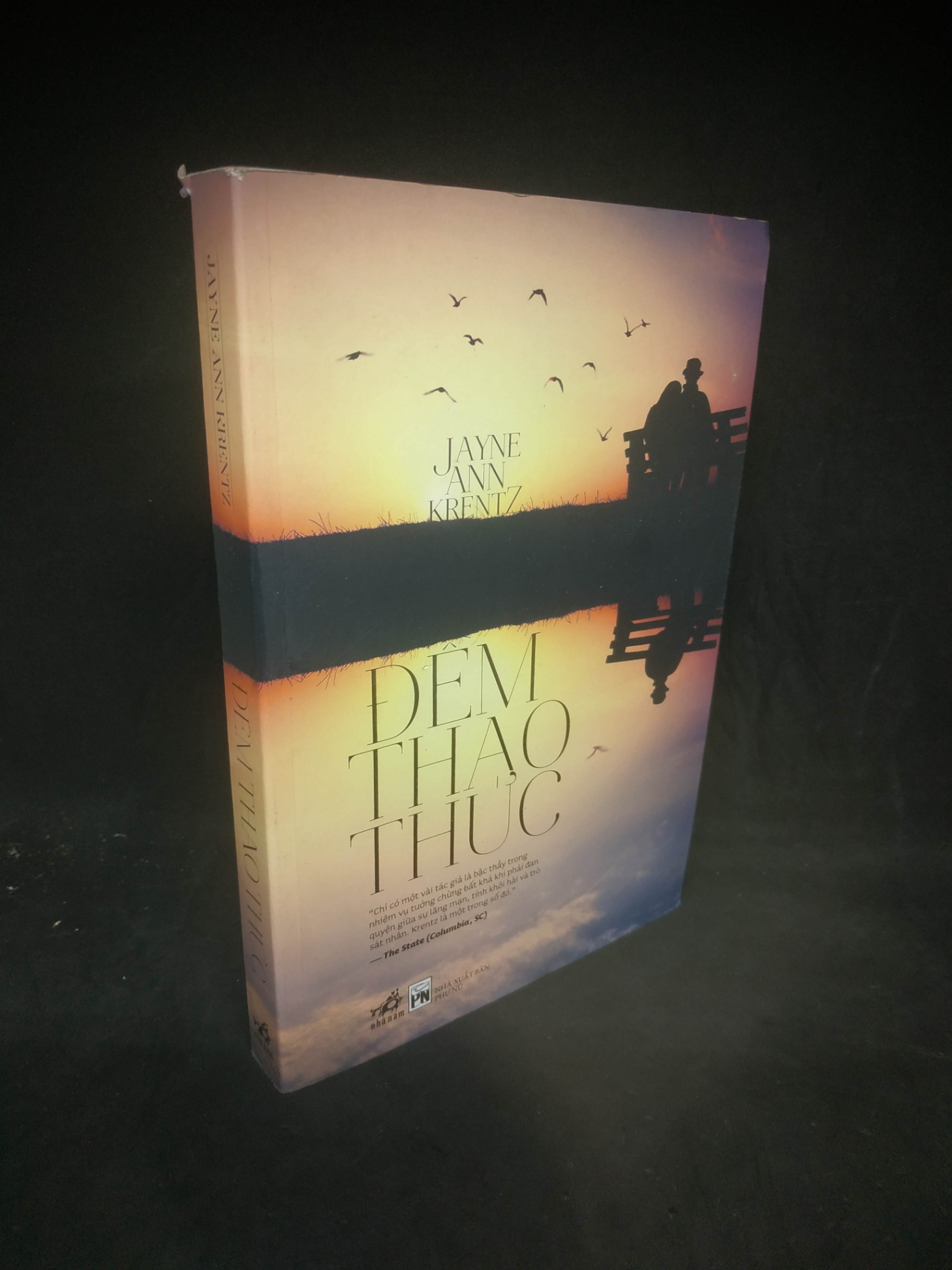 Đêm thao thức (rách bìa) mới 80% 2103 (SL có thể đặt: 1 Cuốn) - SÁCH ĐẠI HỌC