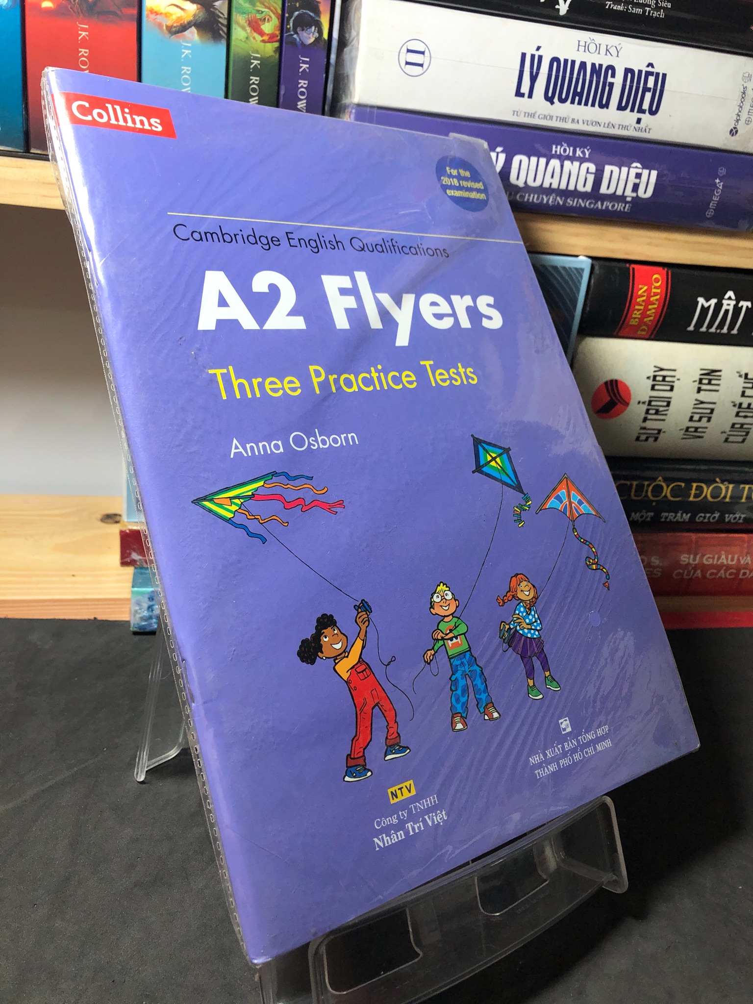 Cambridge English Qualifications A2 Flyers Three practice tests mới 90% seal Collins 1409 Tiếng Anh (SL có thể đặt: 1 Cuốn) - SÁCH ĐẠI HỌC