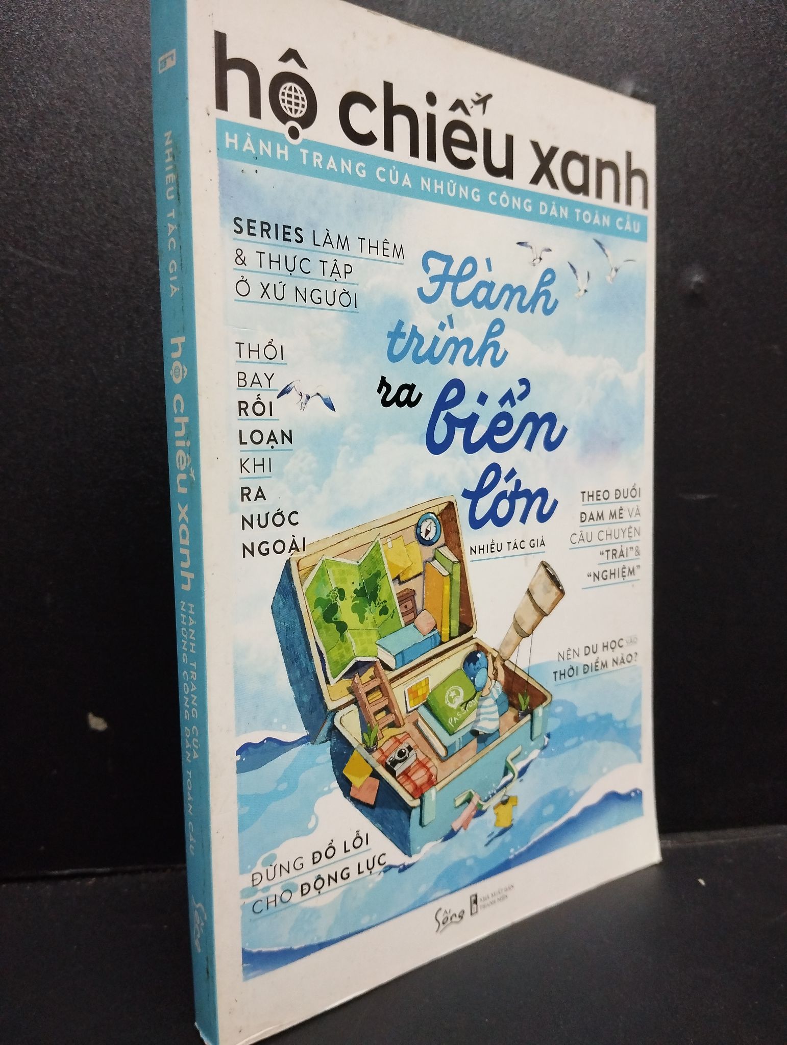 Hộ Chiếu Xanh Hành Trang Của Những Công Dân Toàn Cầu mới 80% bẩn bìa 2018 2105 Nhiều Tác Giả Sách tư duy, kỹ năng sống (SL có thể đặt: 1 Cuốn) - SÁCH ĐẠI HỌC