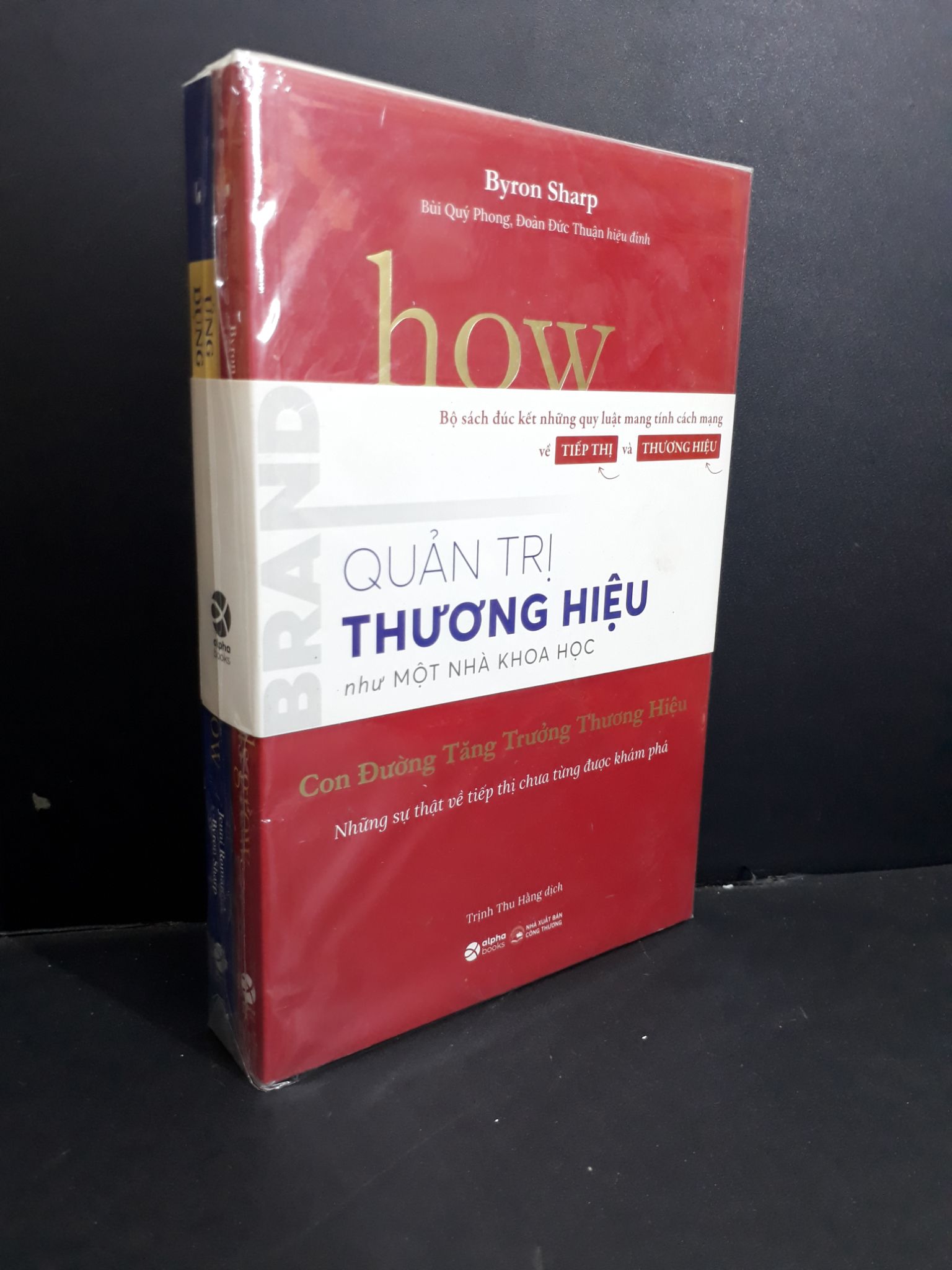 Bộ 2 cuốn Con đường tăng trưởng thương hiệu mới 95% còn seal, bẩn bìa nhẹ 2811 Byron Sharp Marketing, bán hàng (SL có thể đặt: 1 Bộ (theo seri)) - SÁCH ĐẠI HỌC