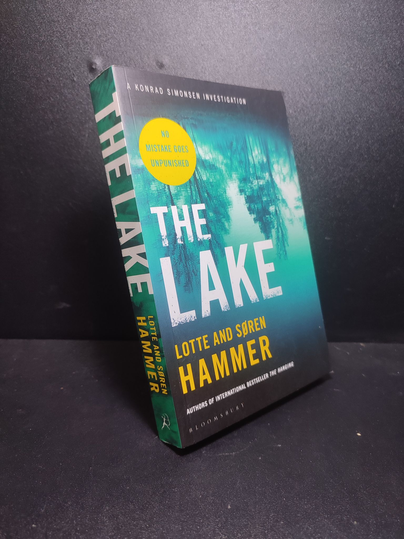 The lake Lotte and soren hammer mới 80% ố nhẹ 1910 Sách ngoại văn (SL có thể đặt: 1 Cuốn) - SÁCH ĐẠI HỌC
