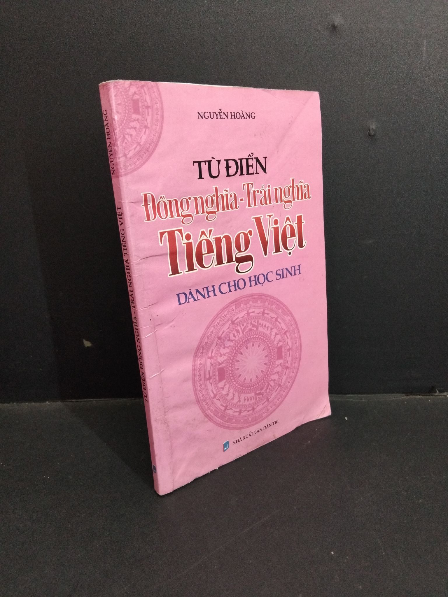 Từ điển đồng nghĩa trái nghĩa tiếng việt mới 70% ố nhăn trang 1712 Nguyễn Hoàng Từ điển tiếng Việt (SL có thể đặt: 1 Cuốn) - SÁCH ĐẠI HỌC