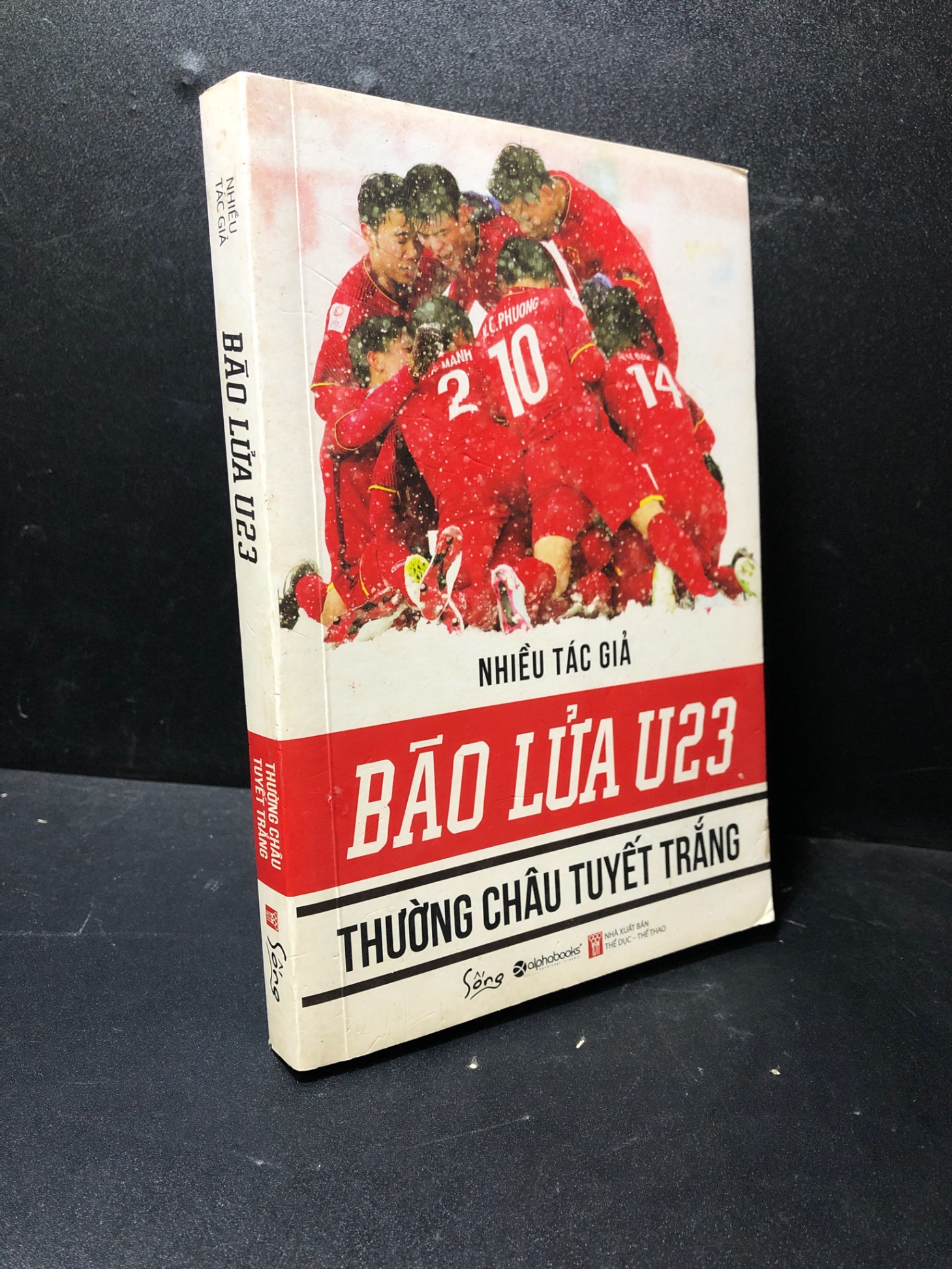 Bão lửa U23 2018 mới 60% ố, bẩn nhẹ 2511 (SL có thể đặt: 1 Cuốn) - SÁCH ĐẠI HỌC